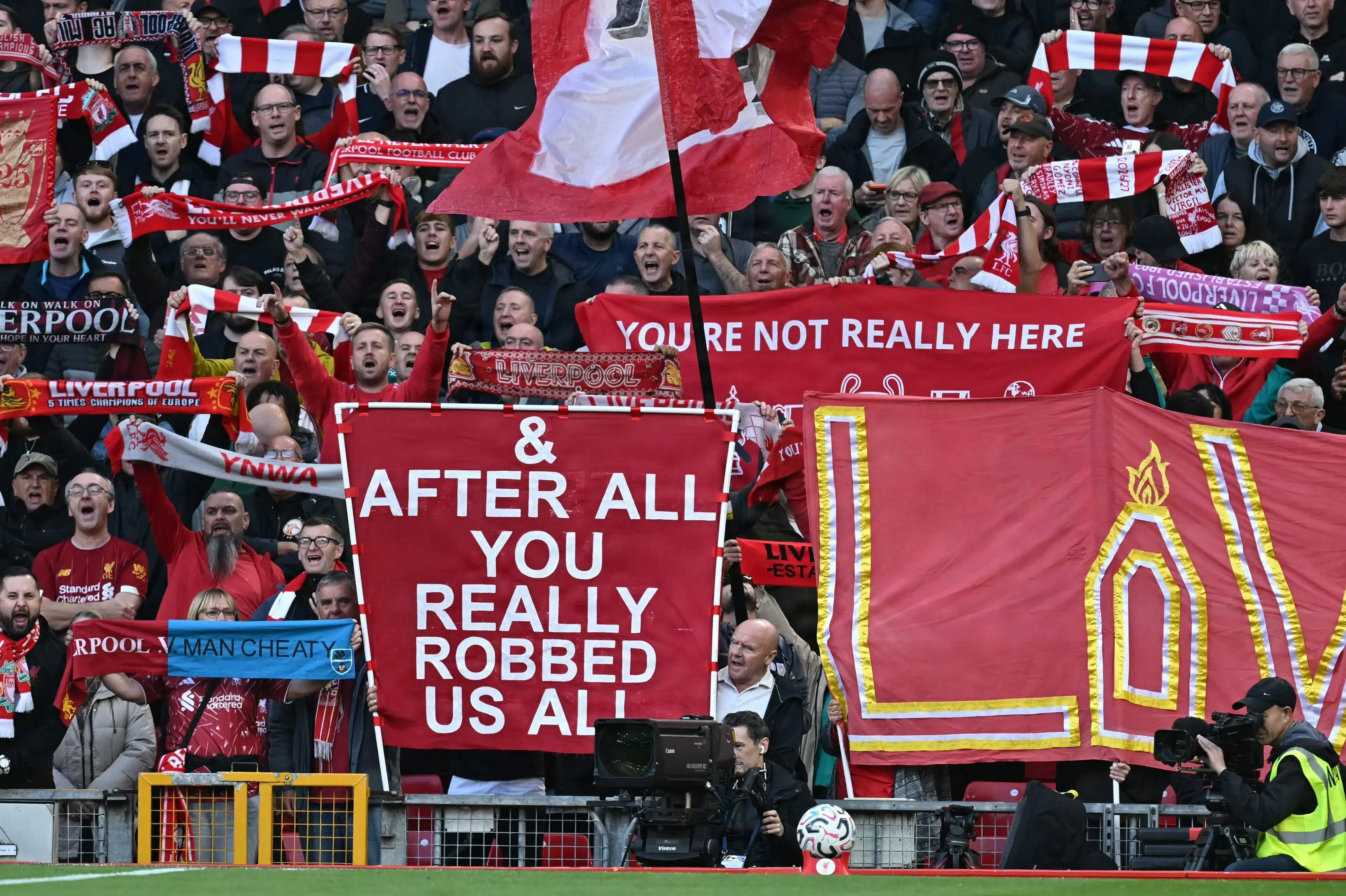 Buhråb preller af på Manchester City i sejr på Anfield
