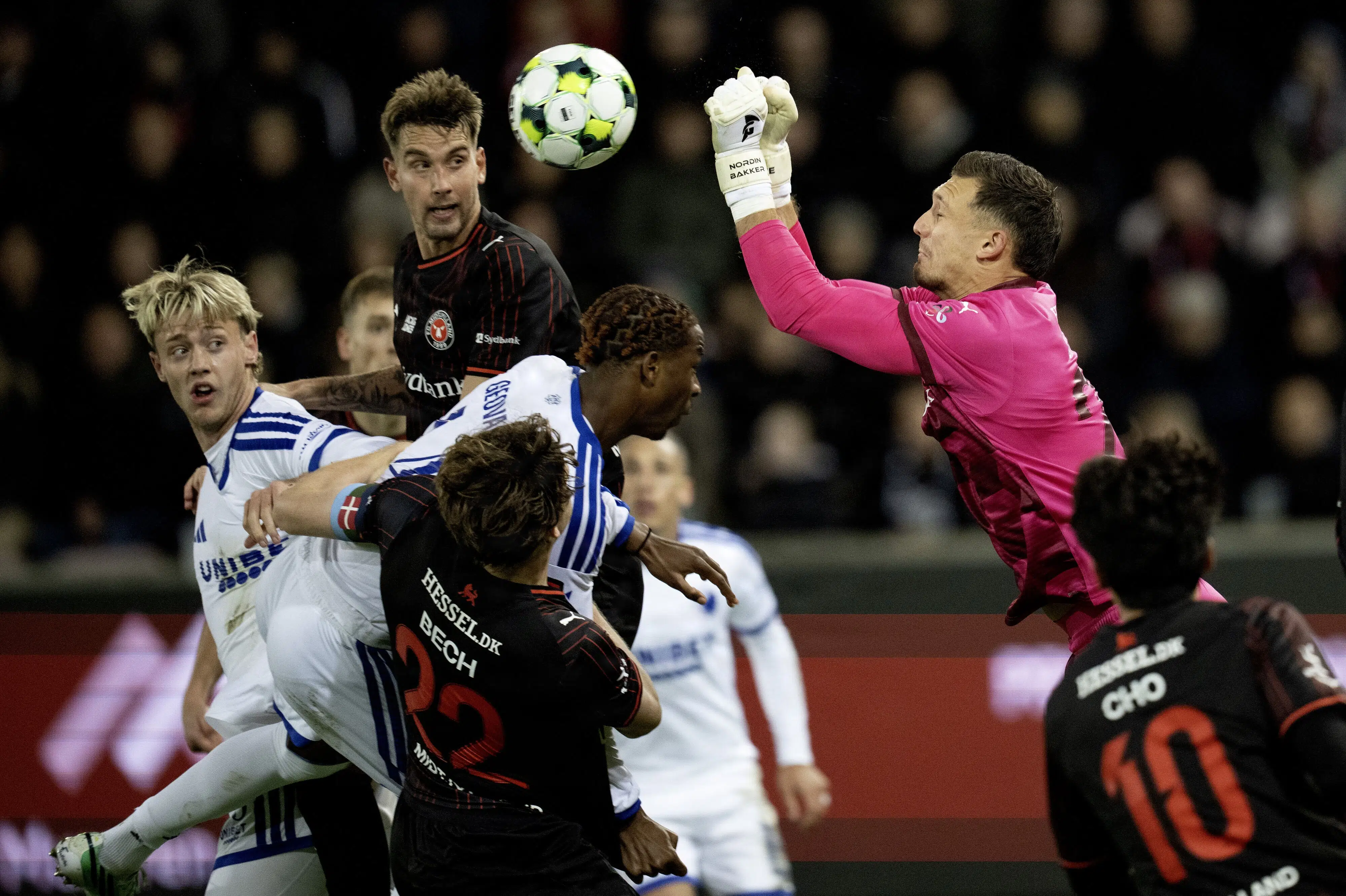 Tullberg hylder debuterende stopper efter sejr i topbrag