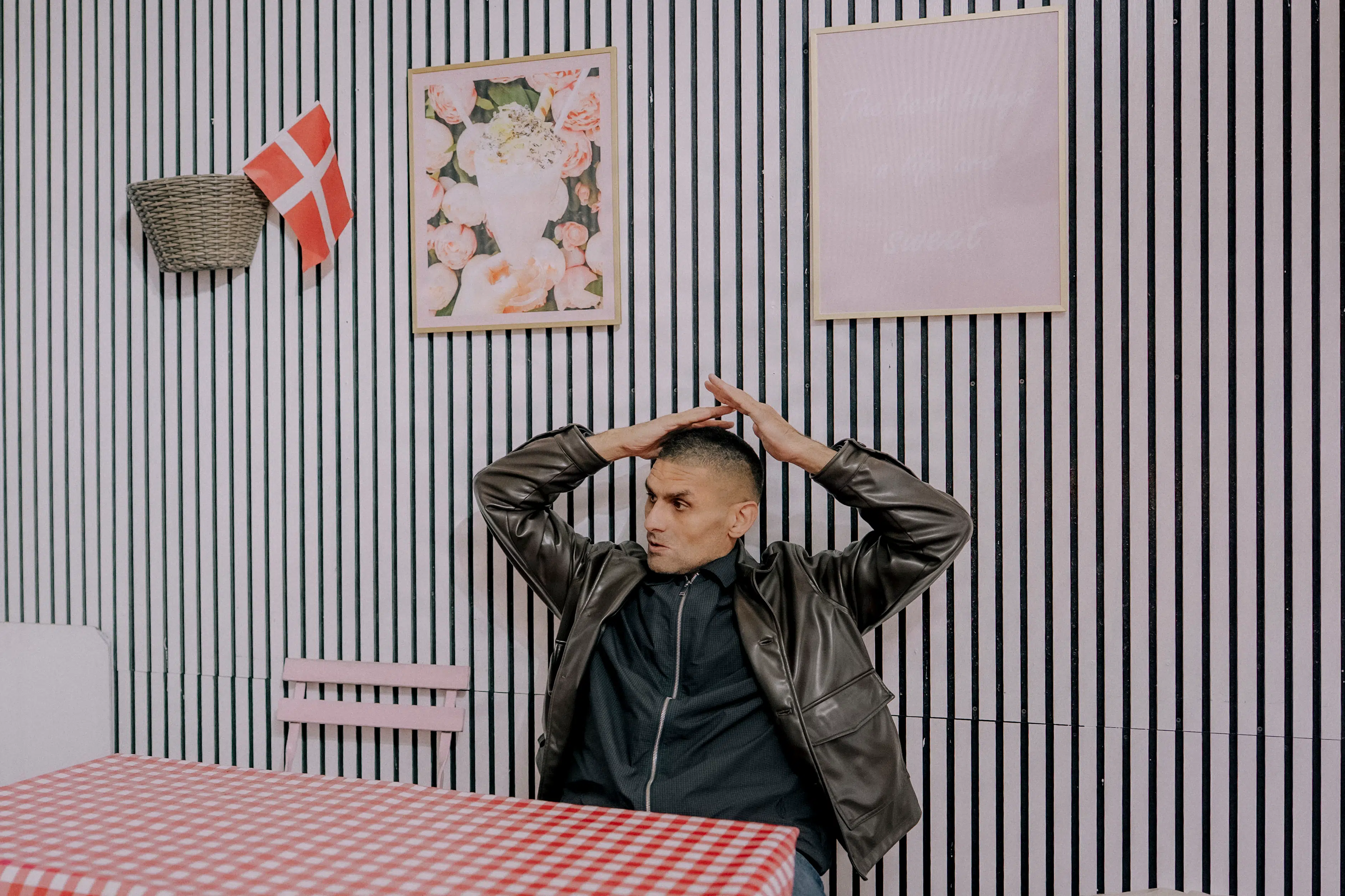 Nagieb Khaja har overlevet kidnapning, kugleregn og krigens rædsler. Men én ting fortryder han inderligt