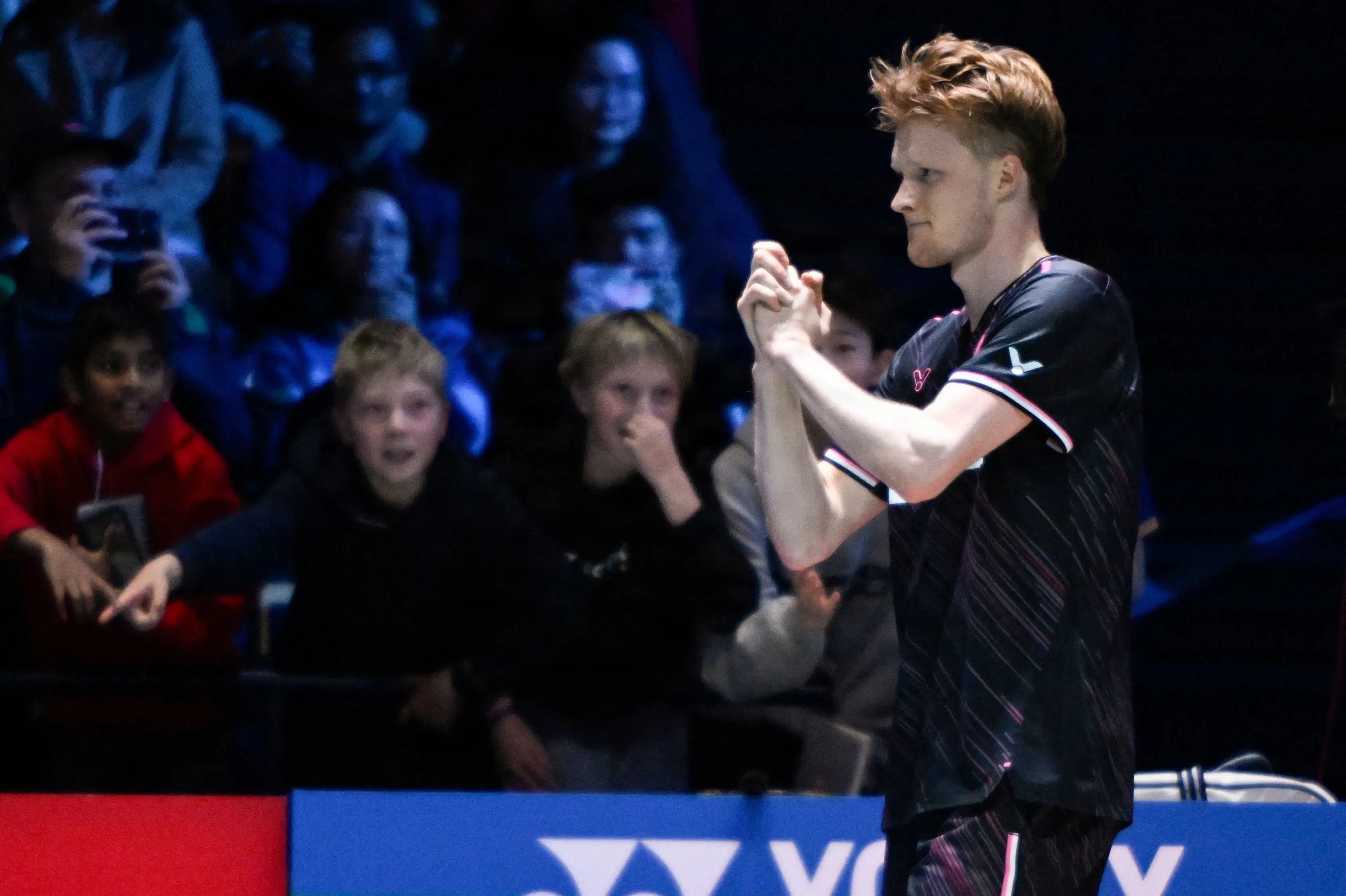 Antonsen er semifinaleklar efter badmintonshow