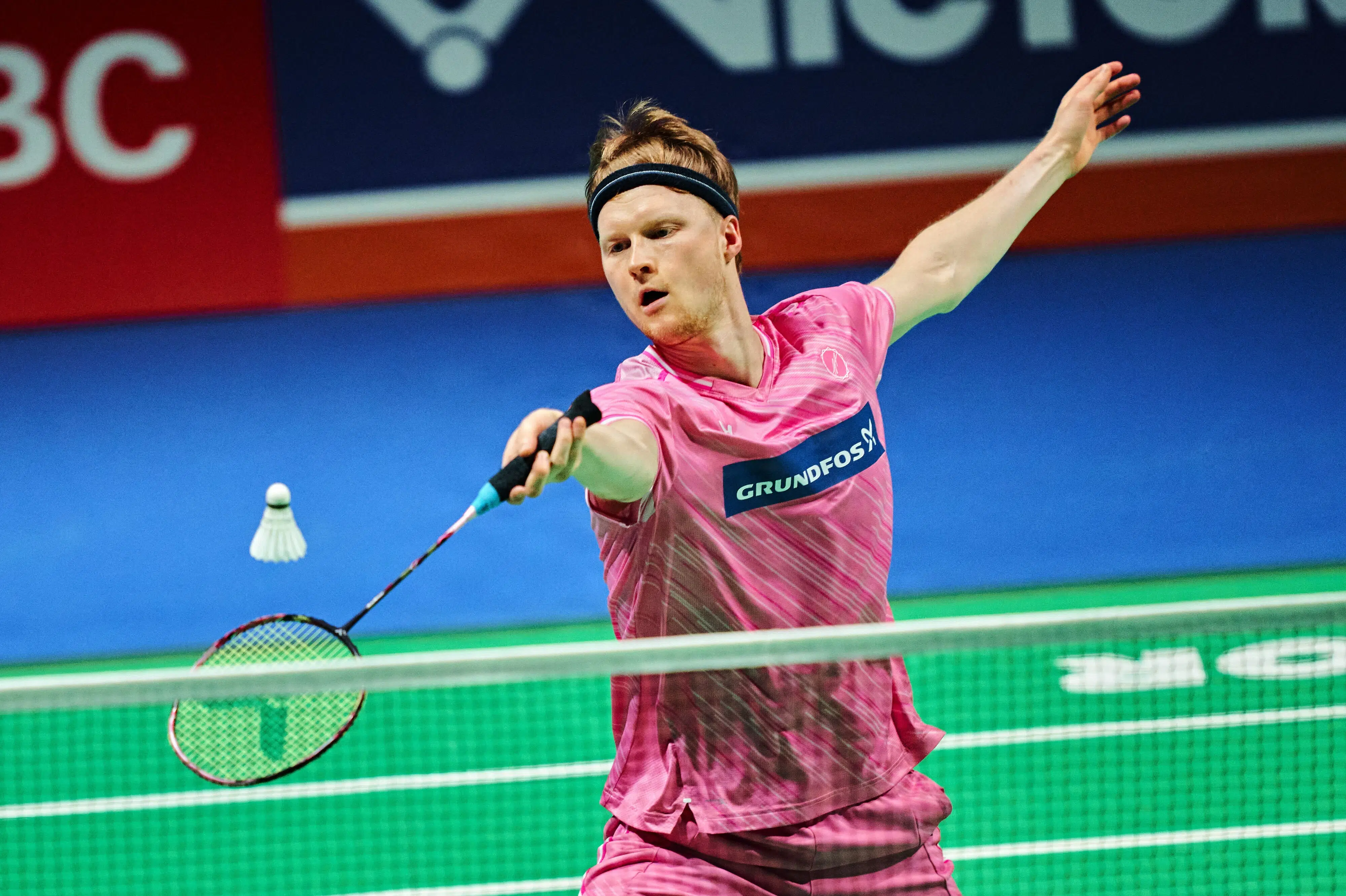 Antonsen er semifinaleklar efter badmintonshow