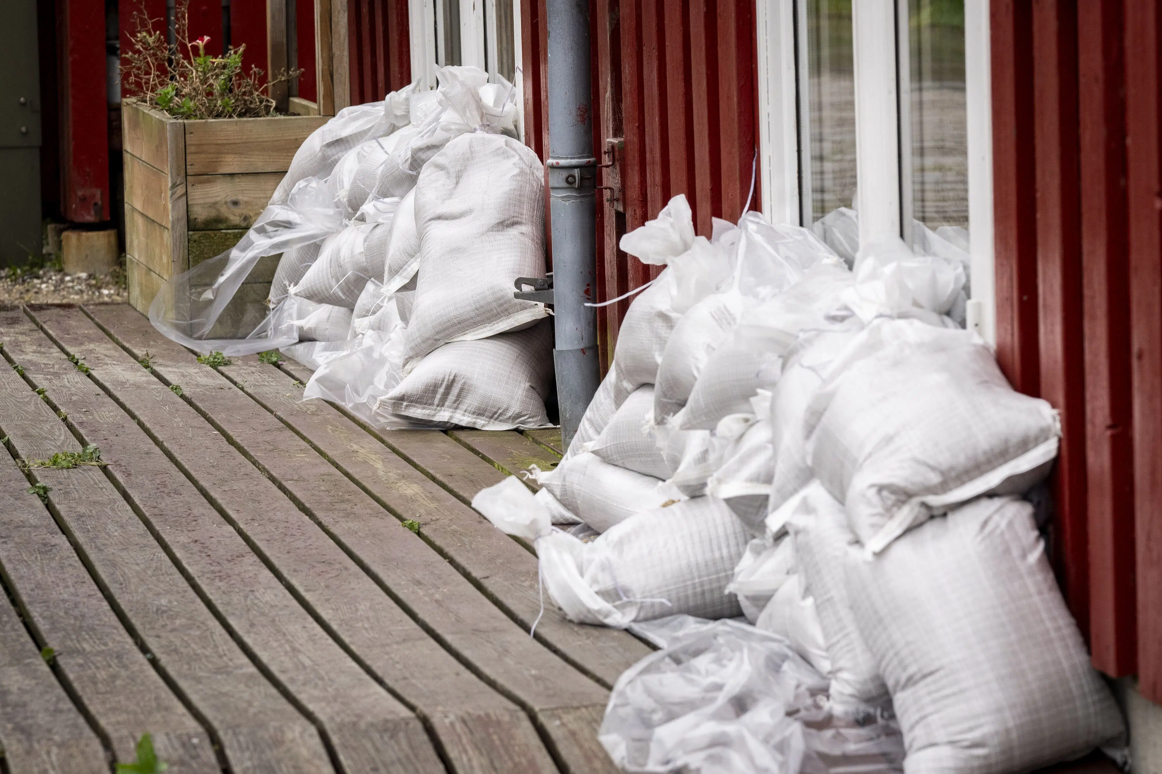 Risiko for høj vandstand får kommuner til at finde sandsække frem