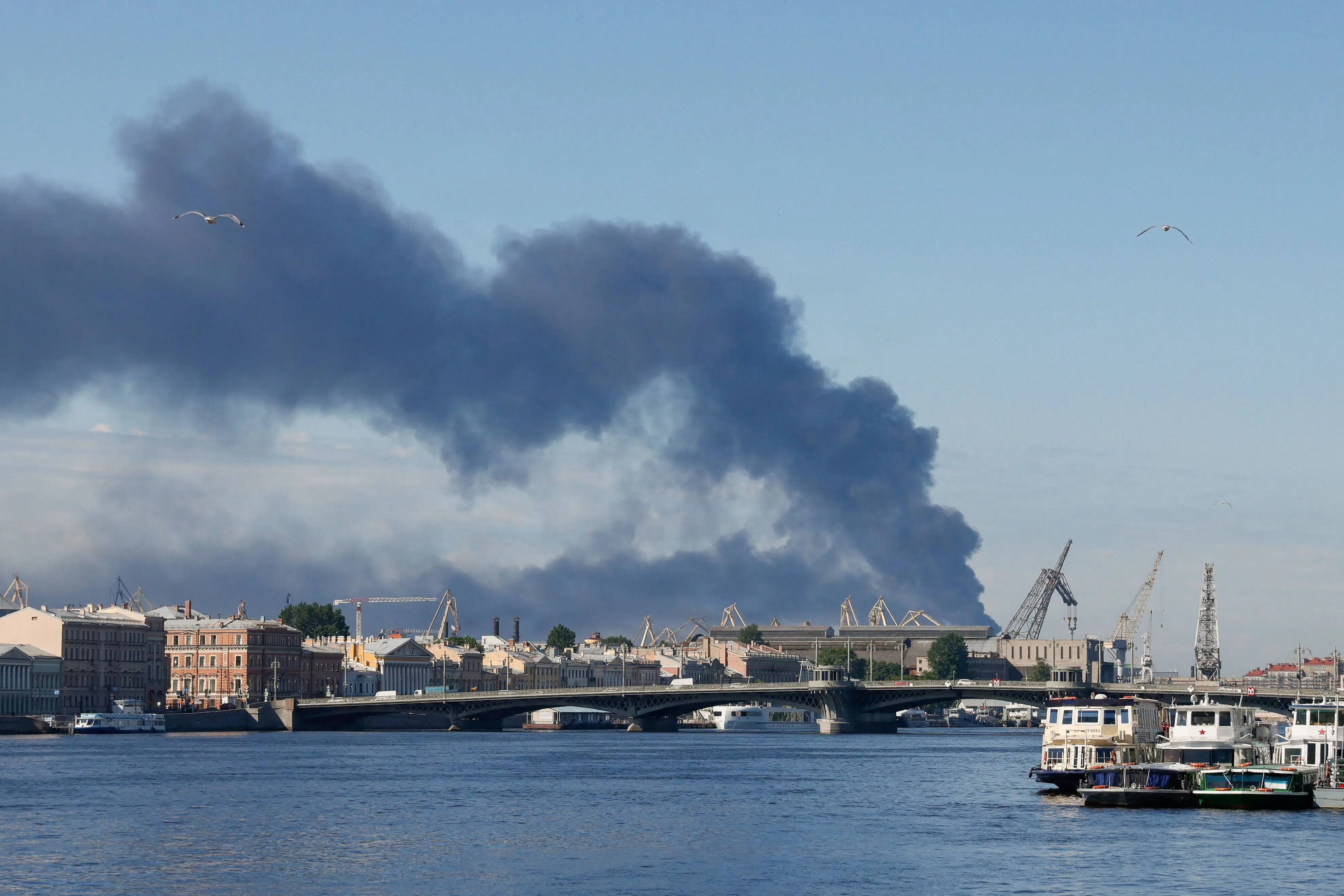 Russisk olieterminal i brand efter ukrainsk droneangreb