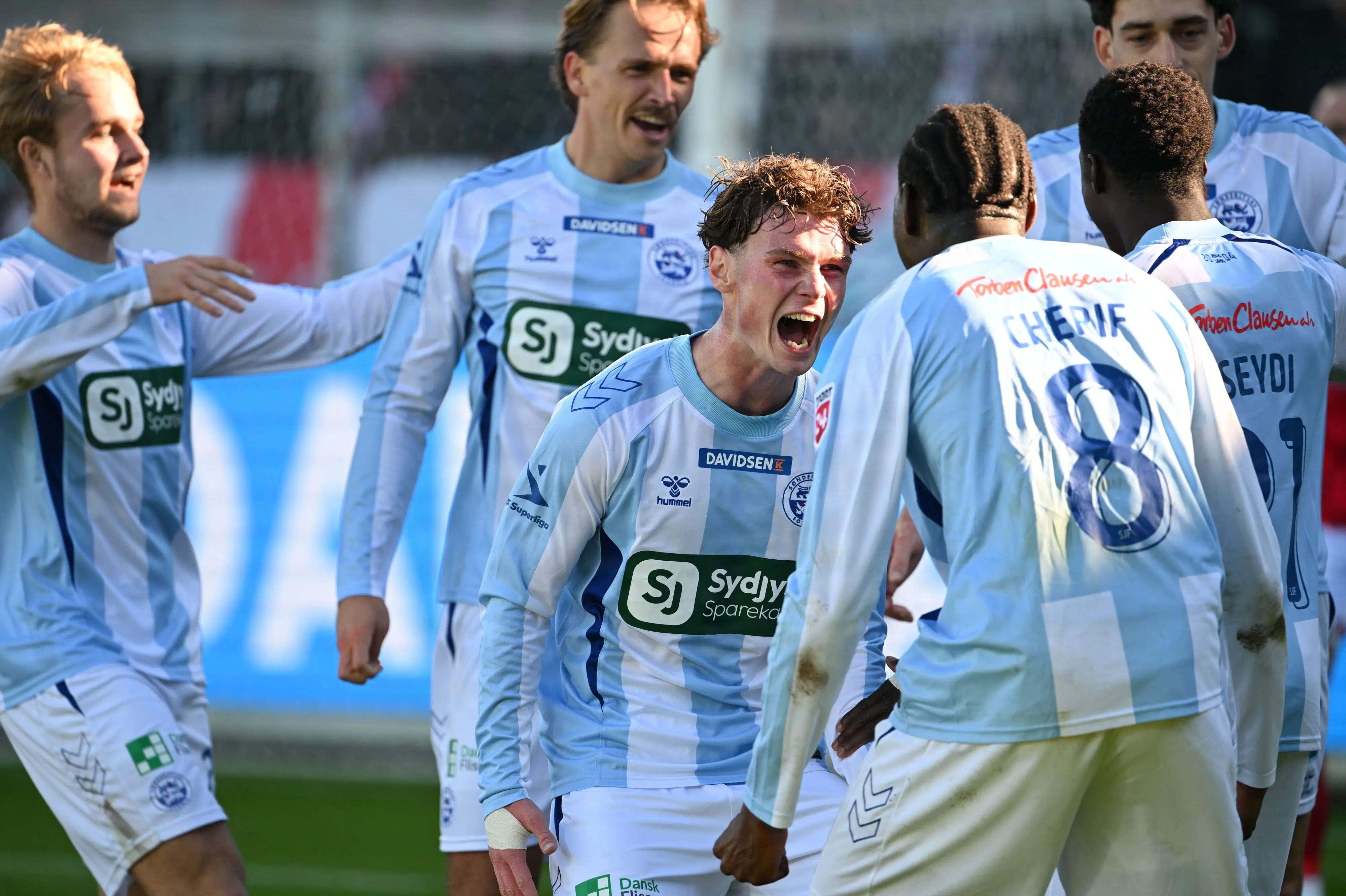 Lynmål og rødt kort baner vejen for stor Sønderjyske-sejr