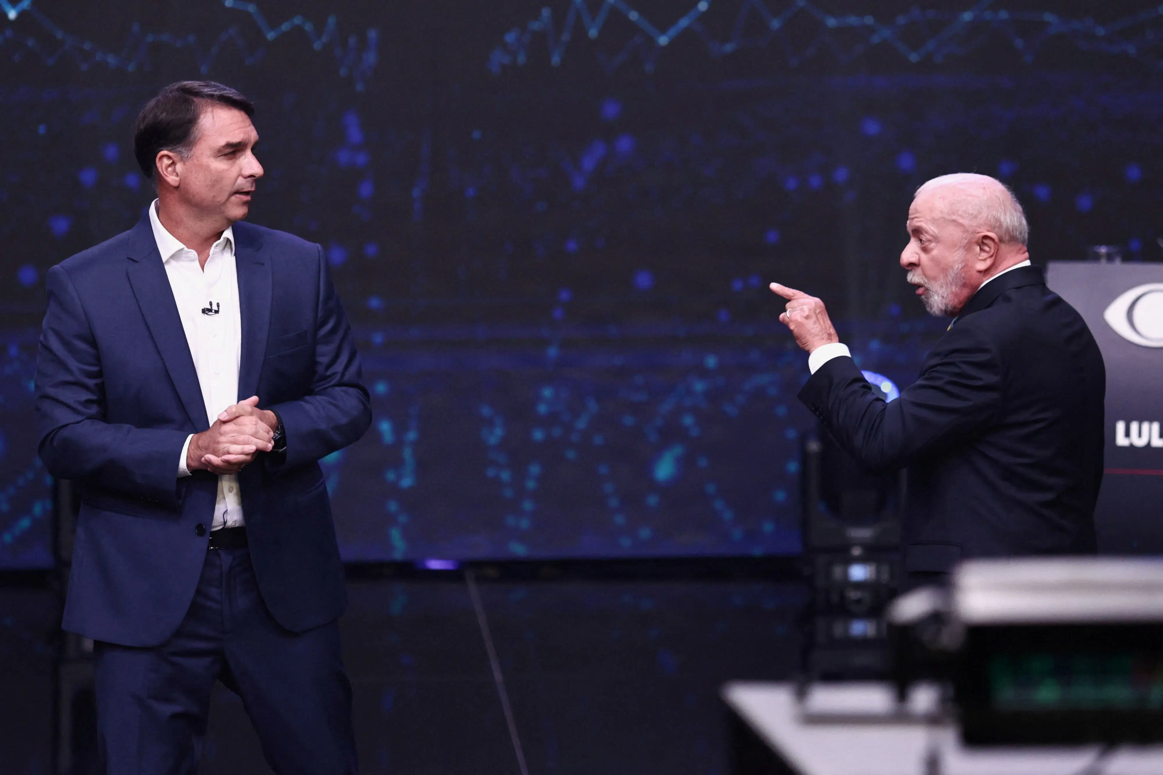 Lula og Bolsonaro udveksler beskyldninger i første tv-debat