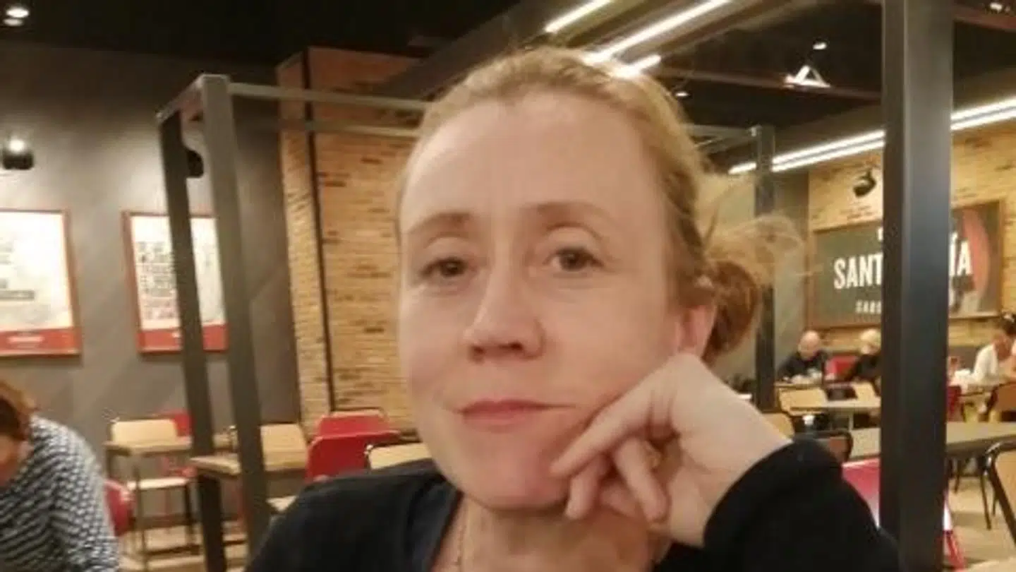 Marianne Sørensen fra Roskilde har ikke sovet i 24 timer, efter at hun og familien måtte blive i Gran Canarias lufthavn natten over. Deres fly hjem til Danmark lørdag aften blev aflyst på grund af en omfattende sandstorm.