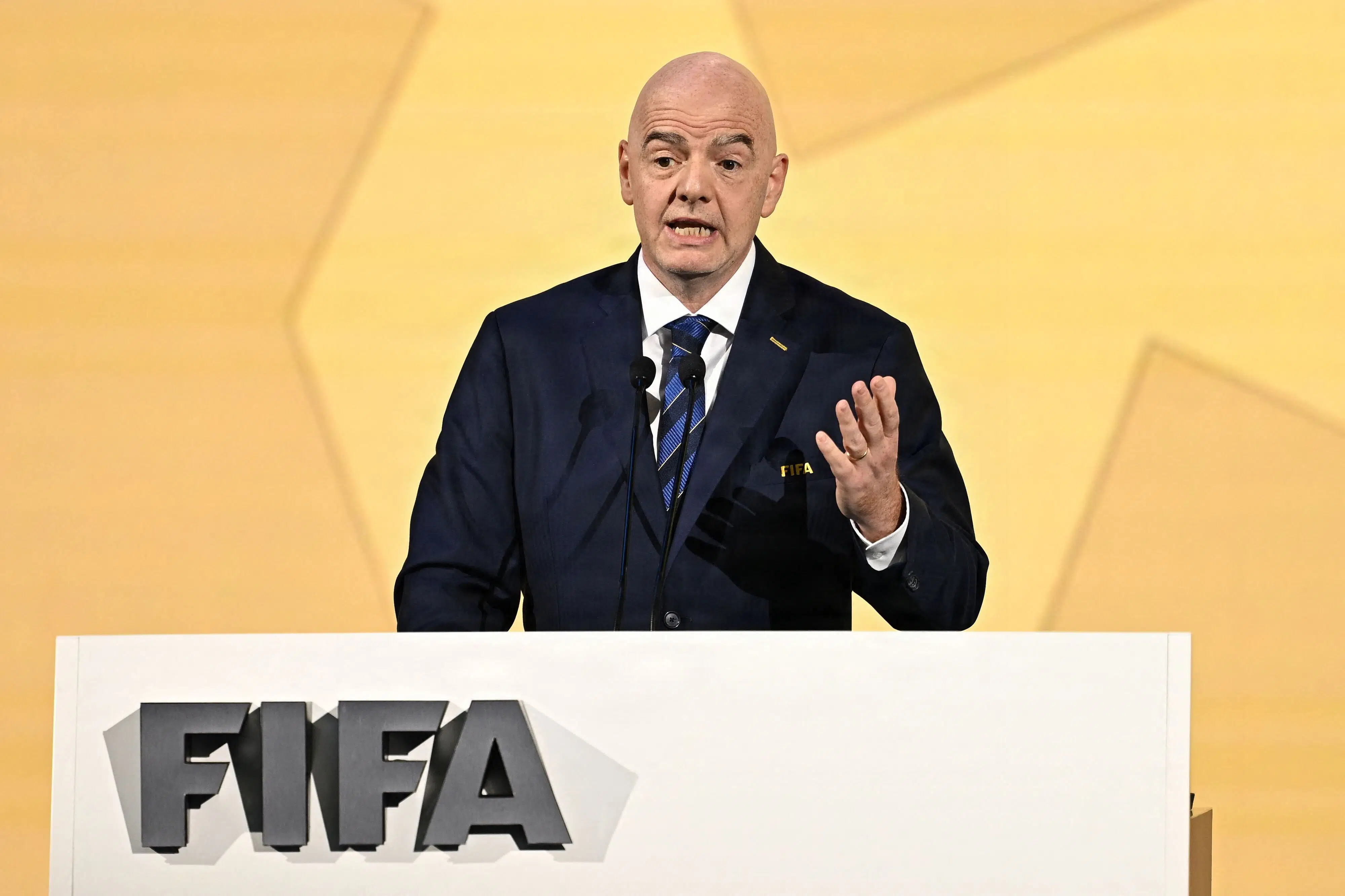 Medie: Uefa giver Infantino to uger til at frigive dokumenter