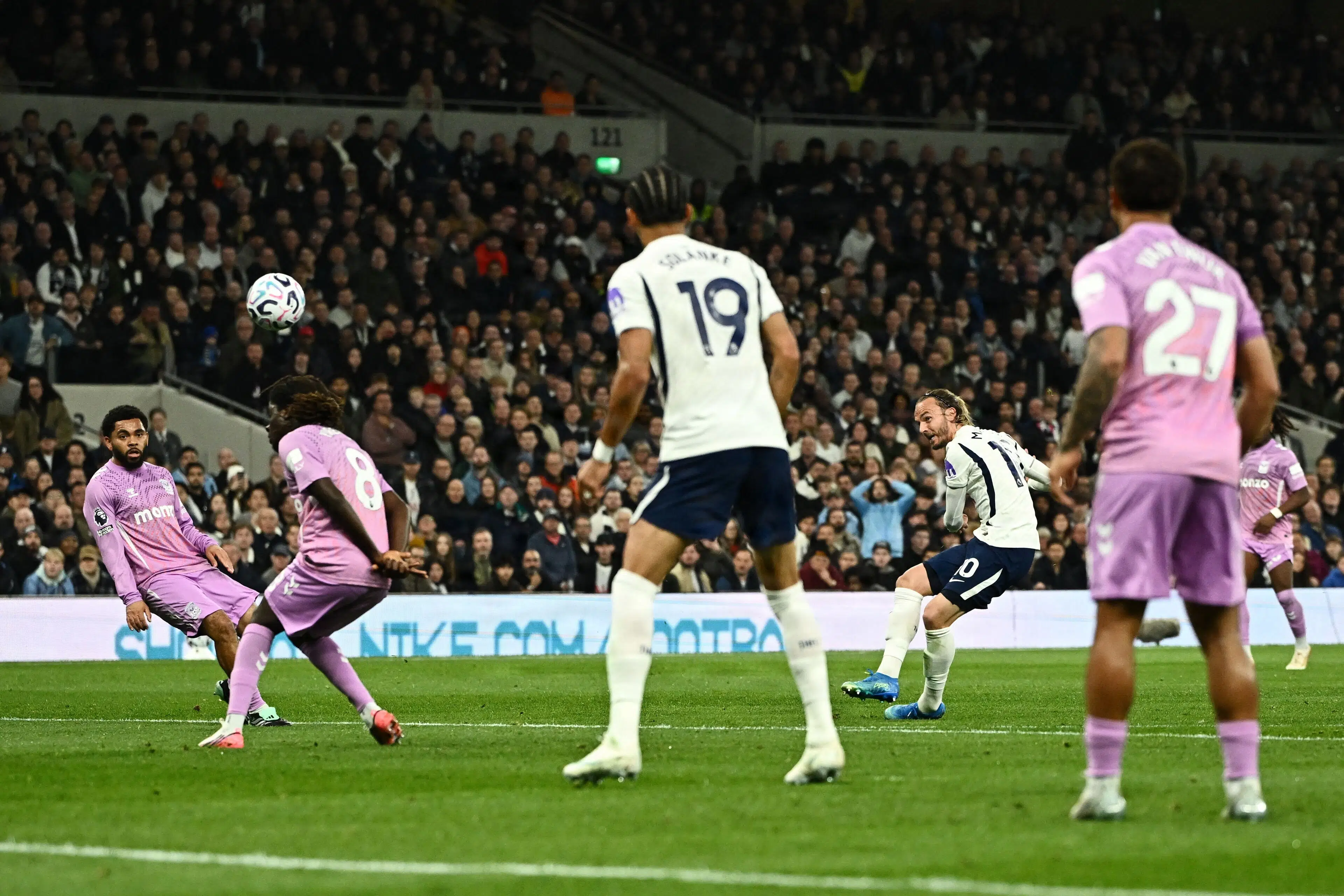 Tottenham tager første ligasejr i sæsonen mod oprykker