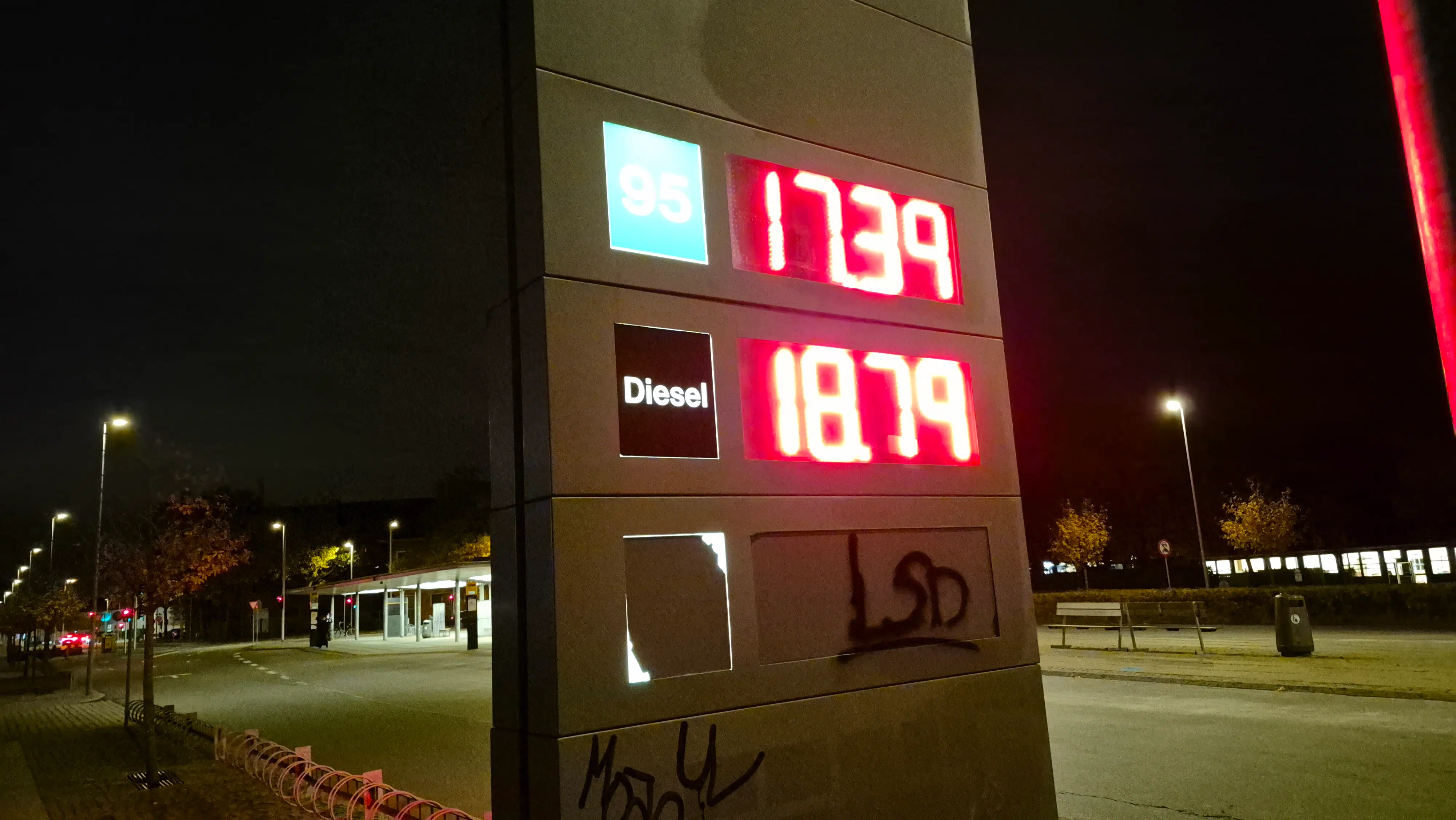 Olieprisen er nu den højeste i fem måneder – det kan ses på tankstationen