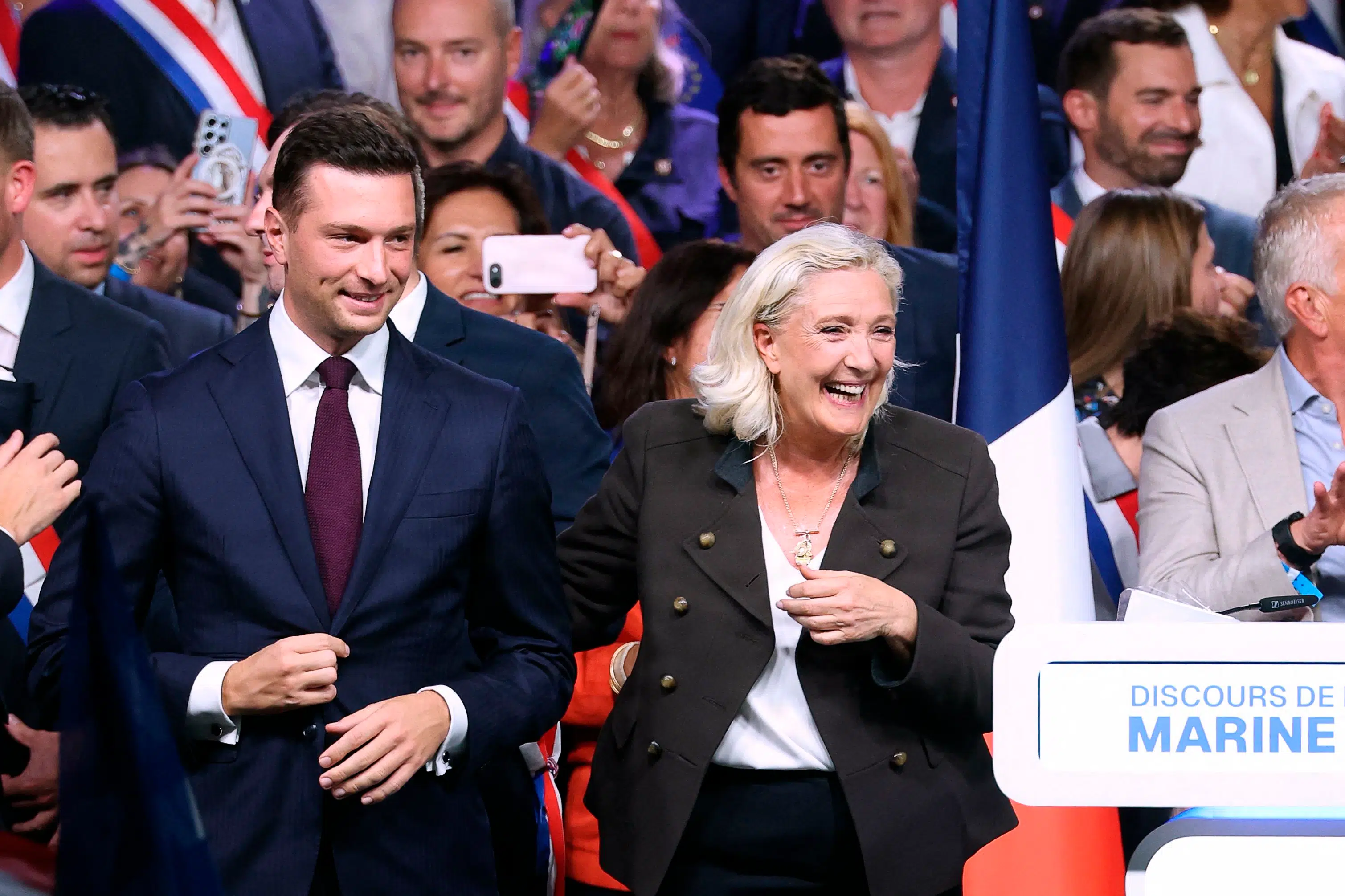 Kaos af vold og plyndringer ruller den røde løber ud: »Le Pen har allerede vundet«