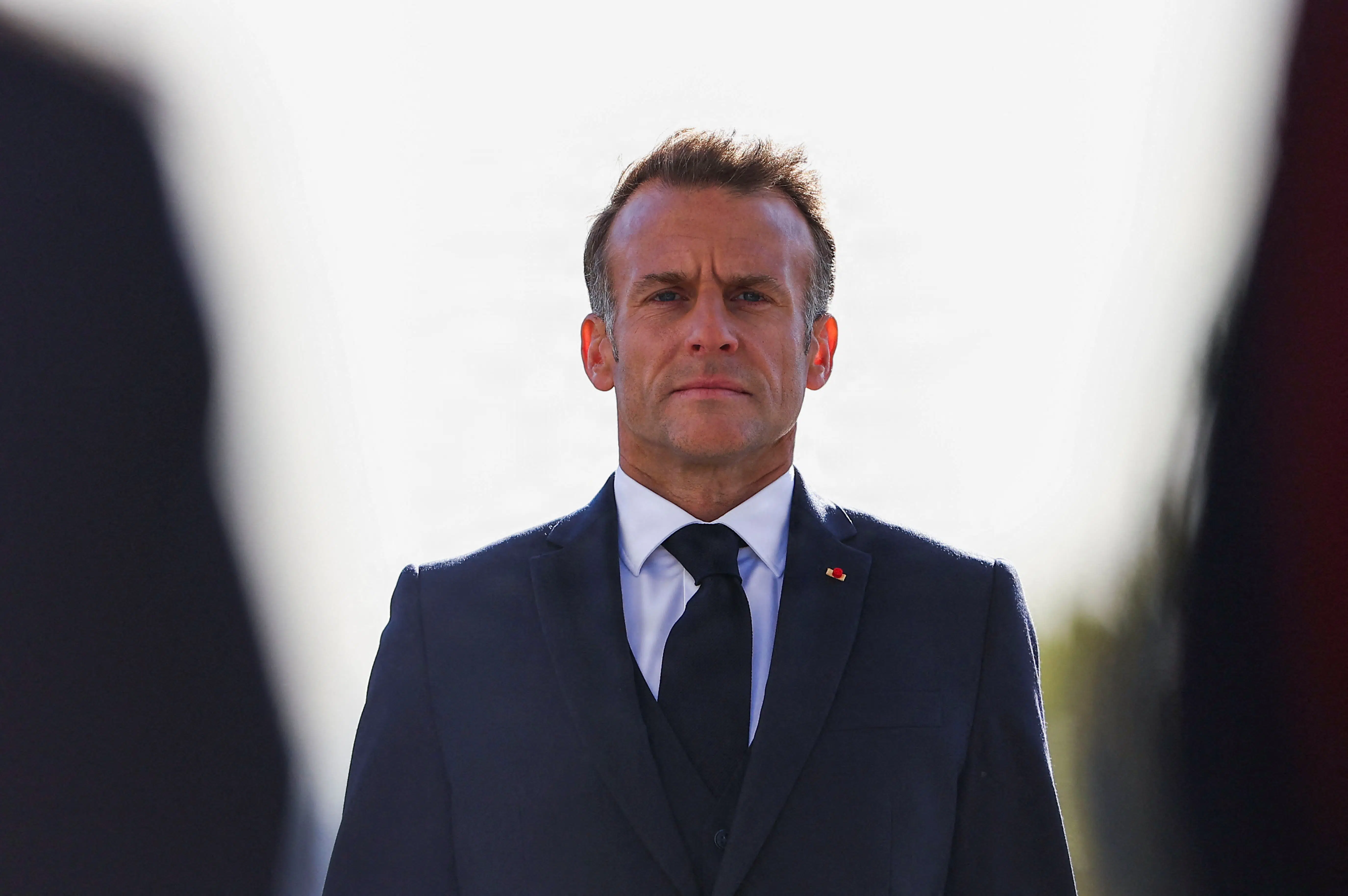 Allerede fredag satte en »dårlig debat« Macron under pres. Hans europæiske kolleger peger på det, han ikke selv vil sige