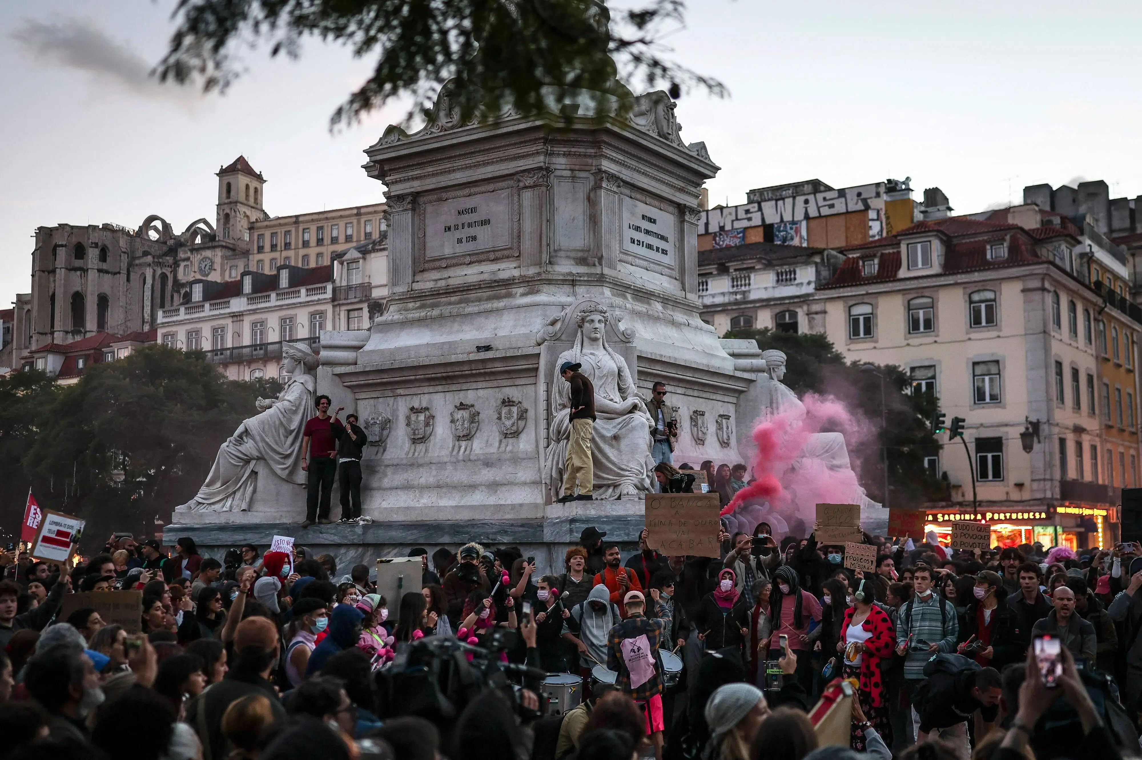 55 anholdt efter demonstrationer mod boligkrise i Portugal