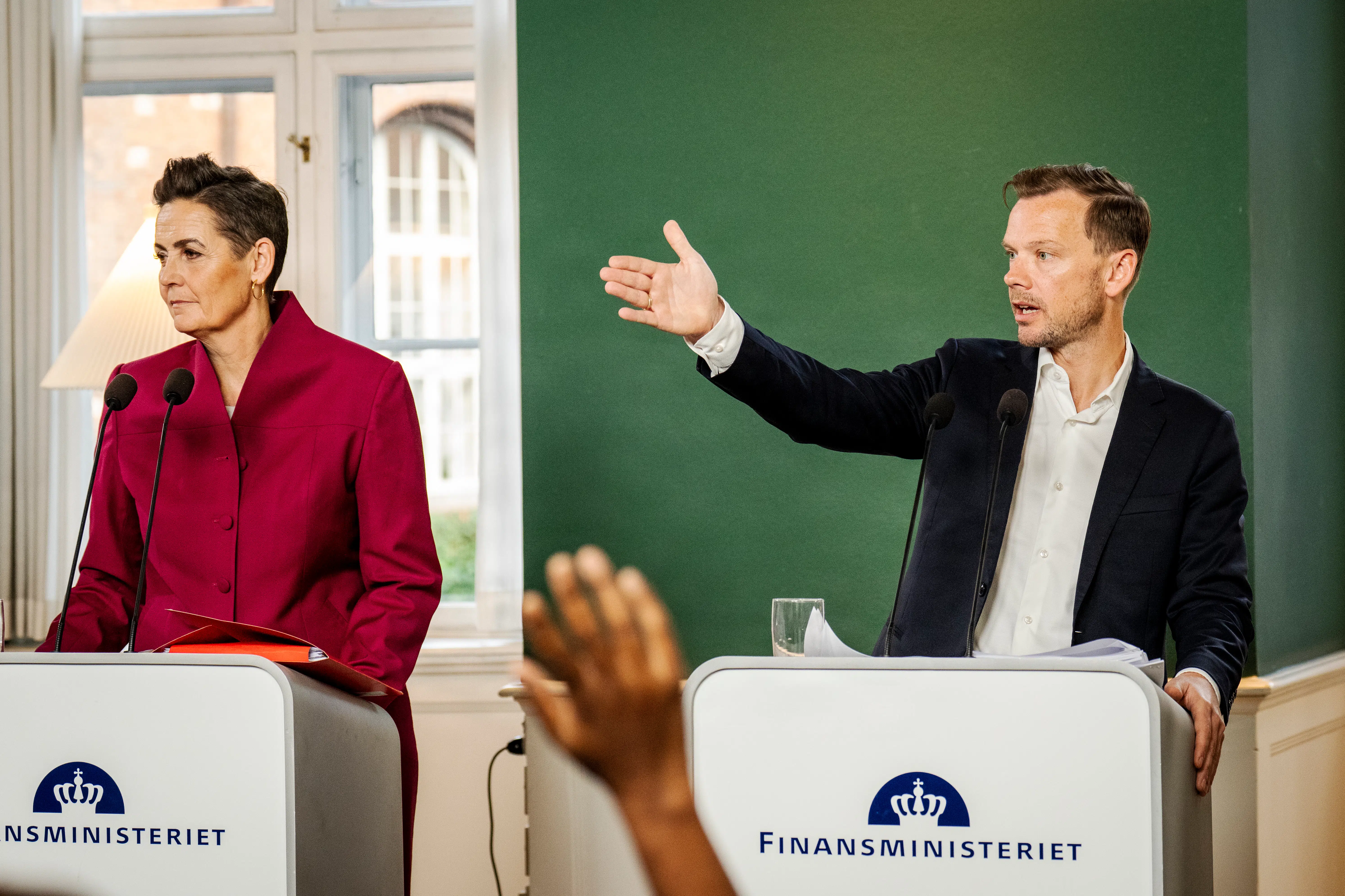De forsvarede hårdnakket at spare på de nedslidtes pension. Nu har regeringen opgivet planerne
