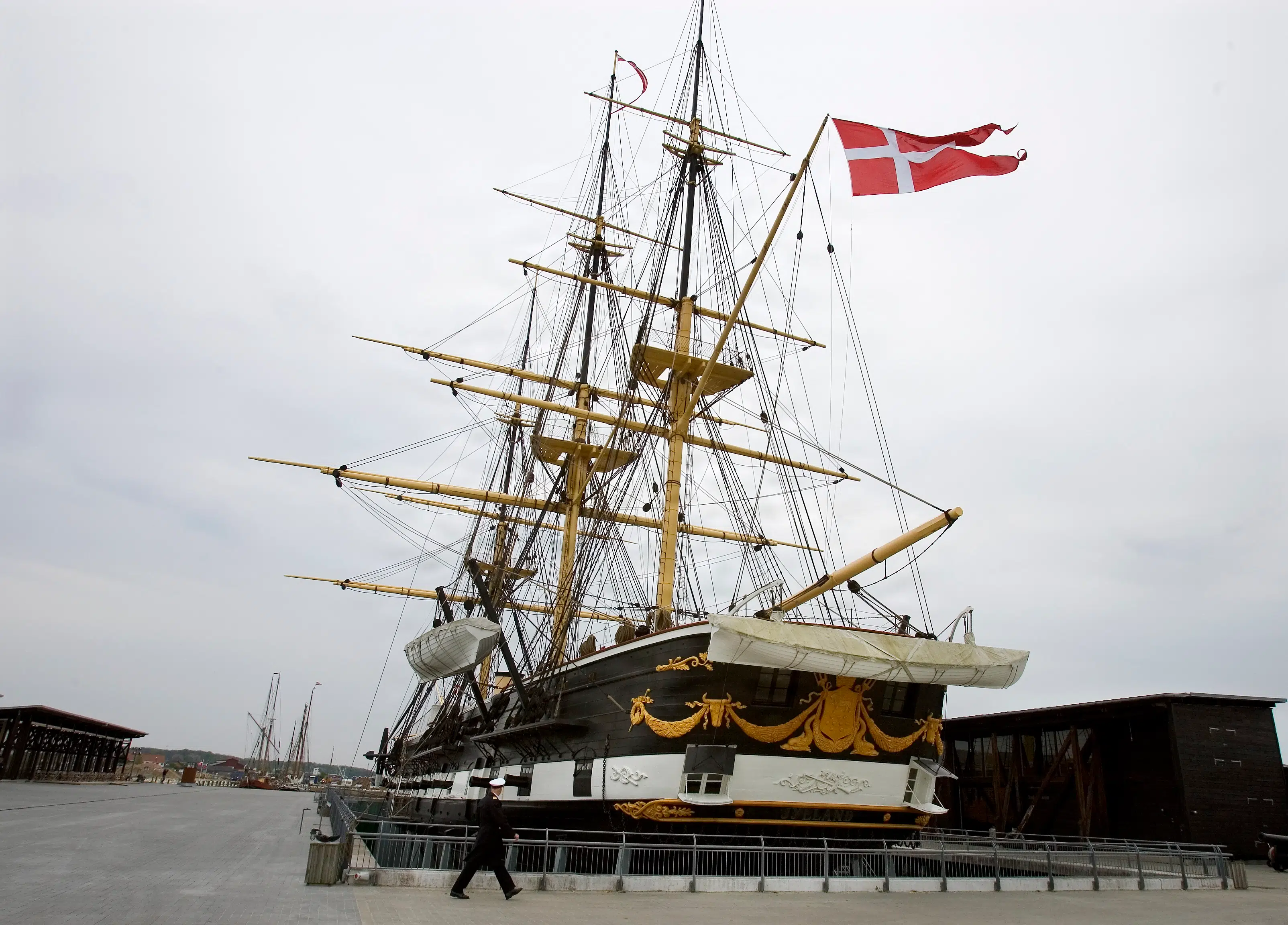Vil denne regering faktisk lukke Fregatten Jylland?