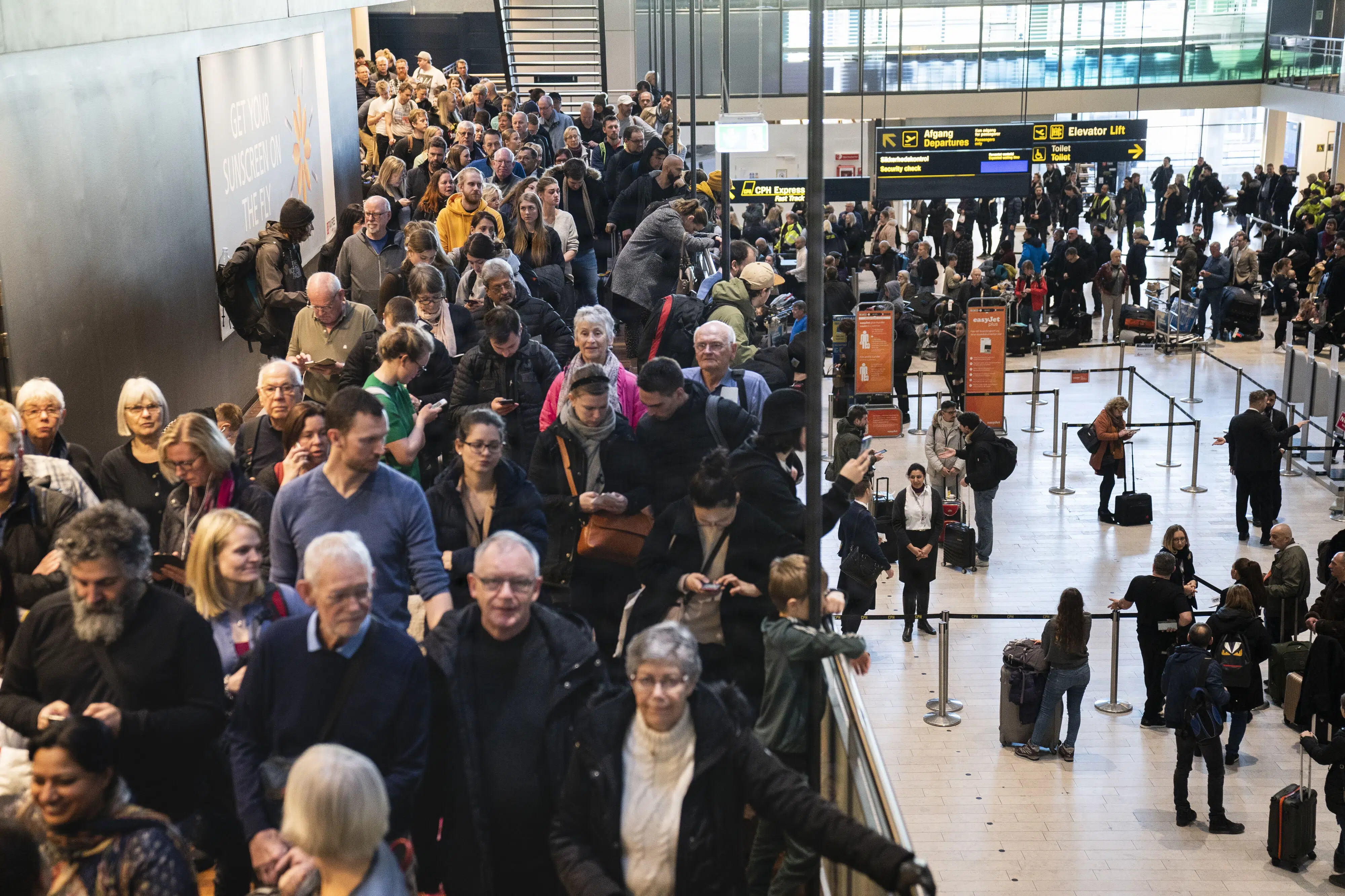 Øgede sikkerhedskrav fører til lange køer i Københavns Lufthavn