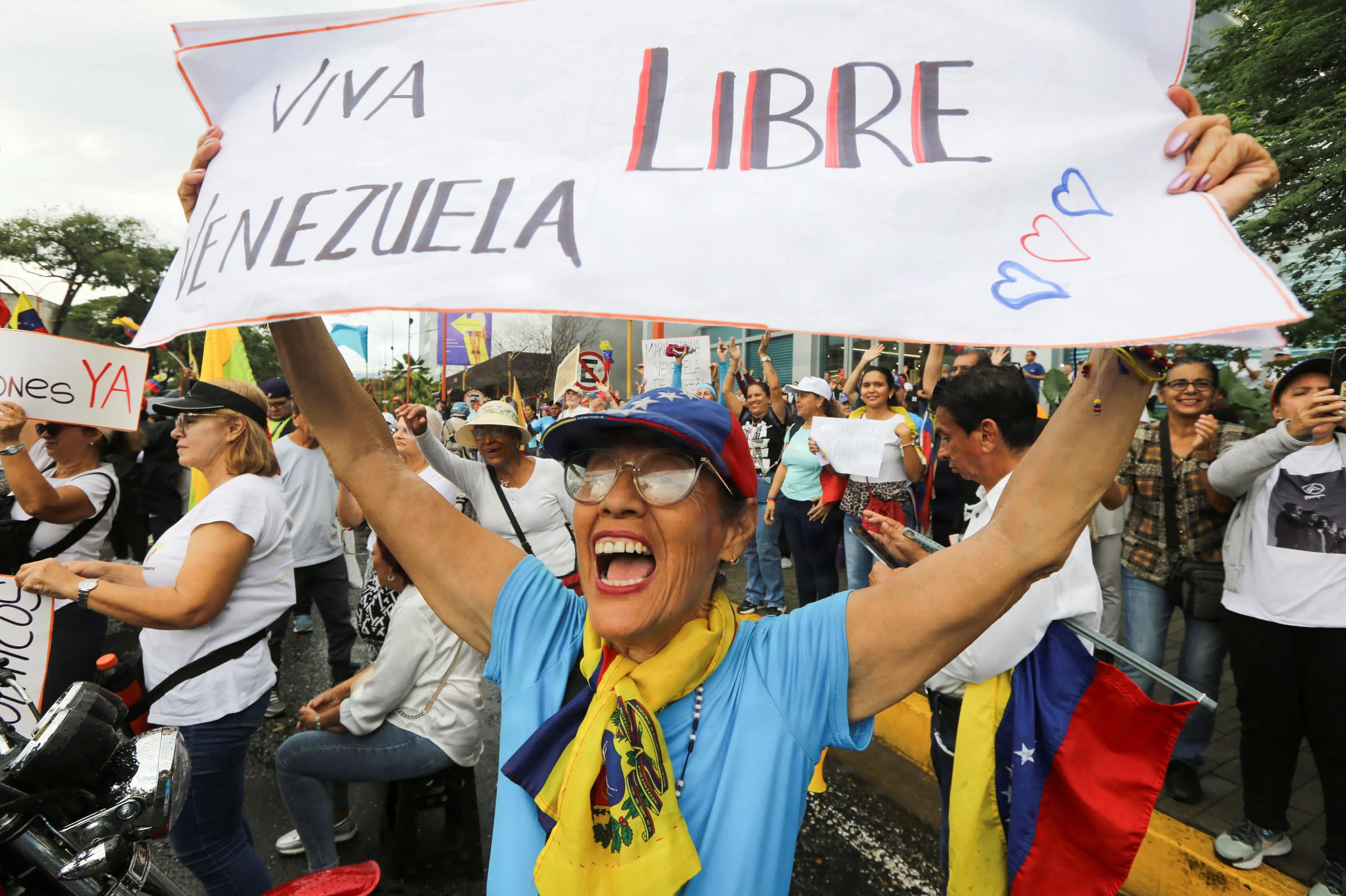 Utålmodige demonstranter kræver valgudskrivelse i Venezuela