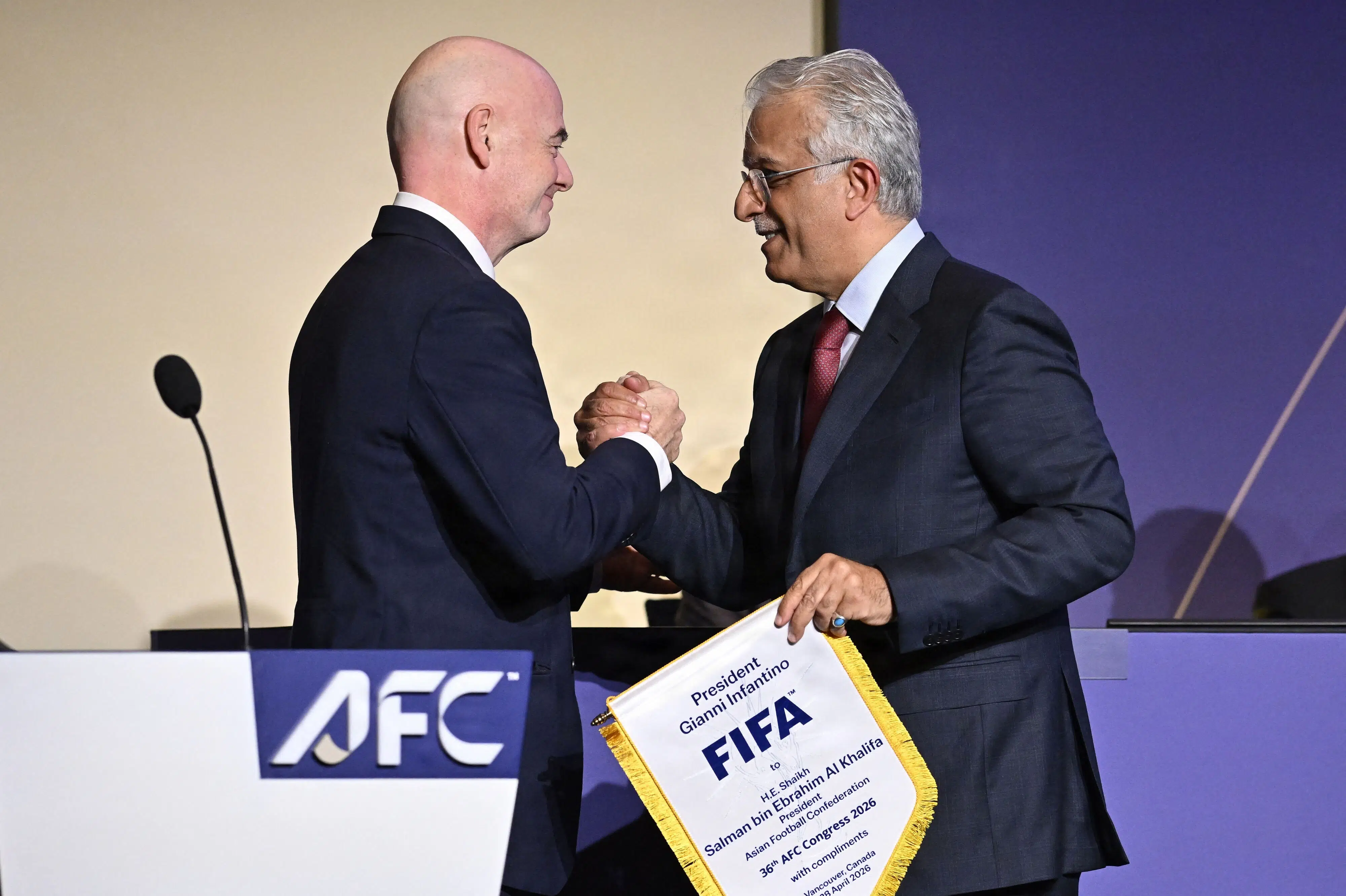 Asien sender signal om støtte til Infantino ved præsidentvalg