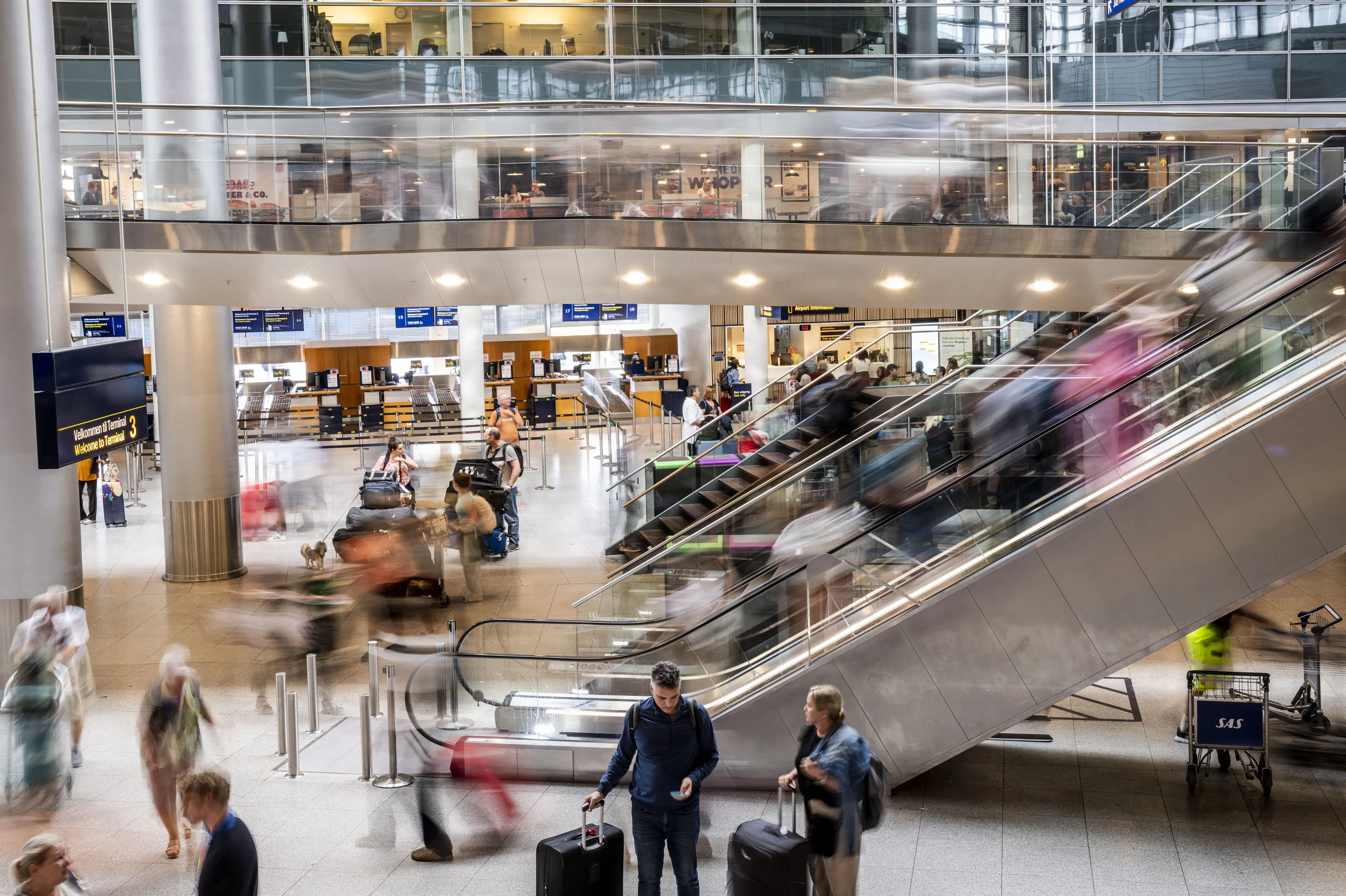 Kø til sikkerhedskontrol i Københavns Lufthavn fortsætter fredag