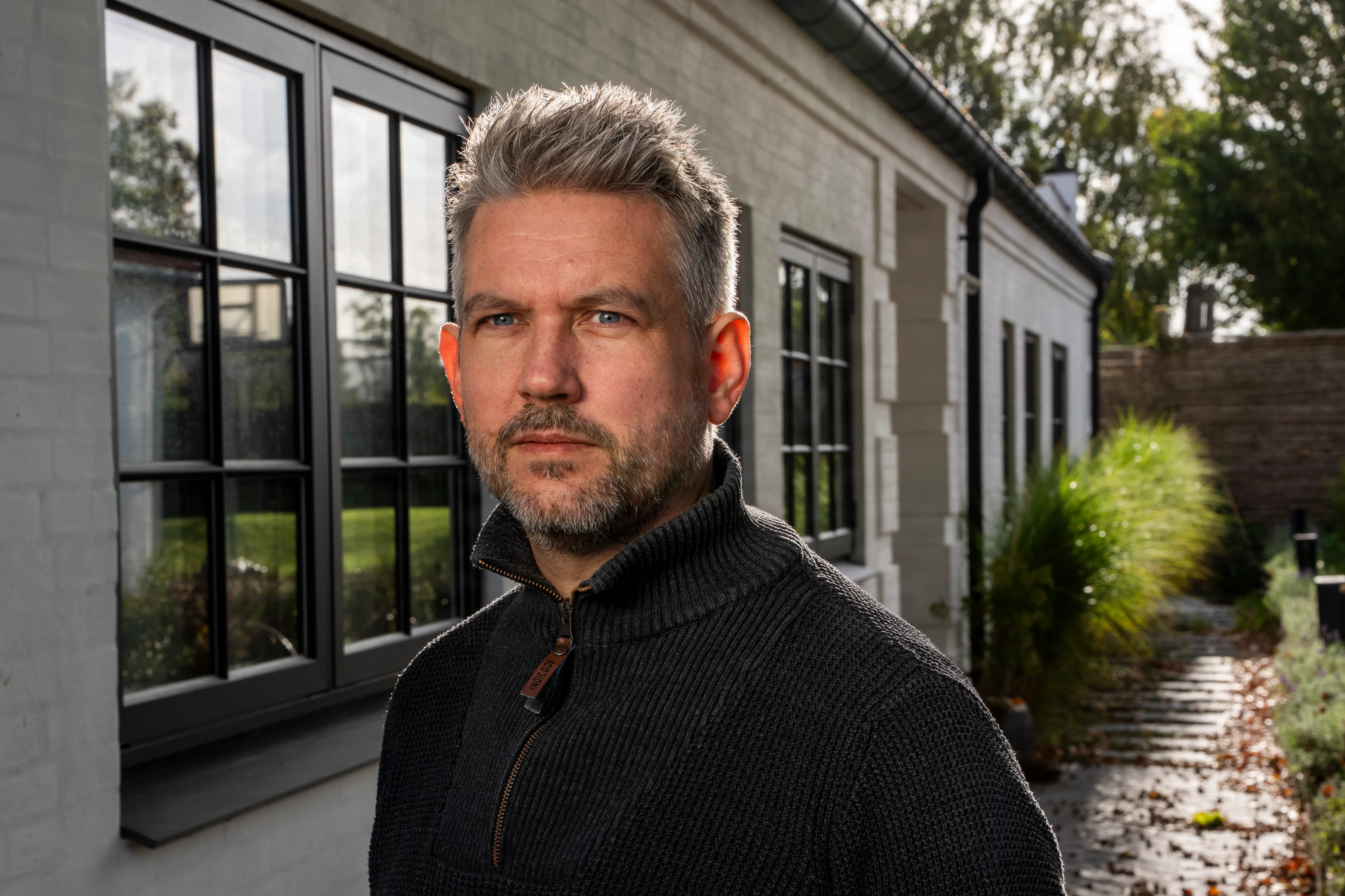 Husene er lige meget værd. Men Bo Hansen betaler næsten dobbelt så meget boligskat som naboerne – og han er ikke alene