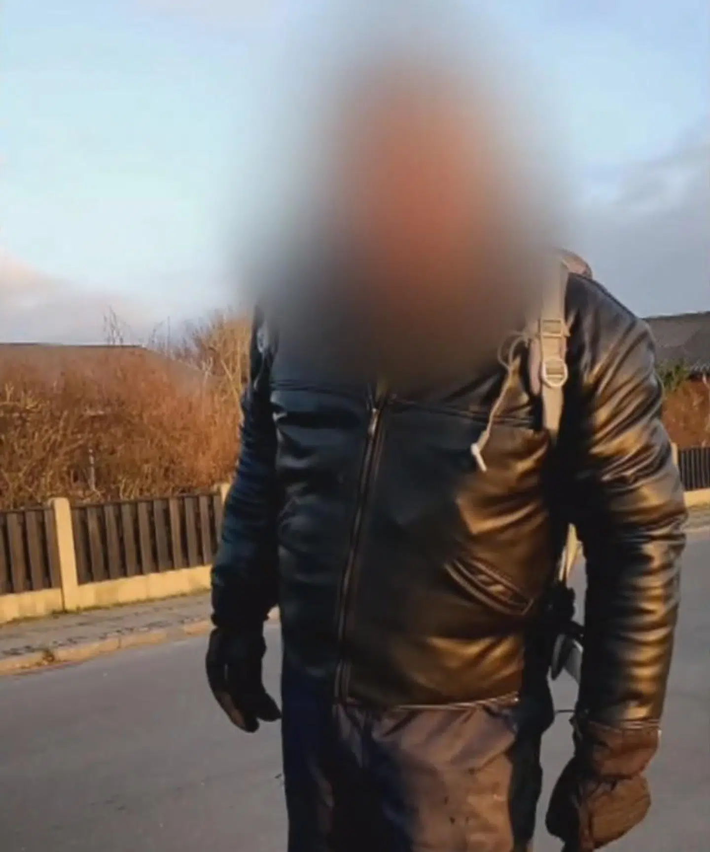 Billede fra videoen, hvor den 50-årige mand har overfaldet Kirsten.
