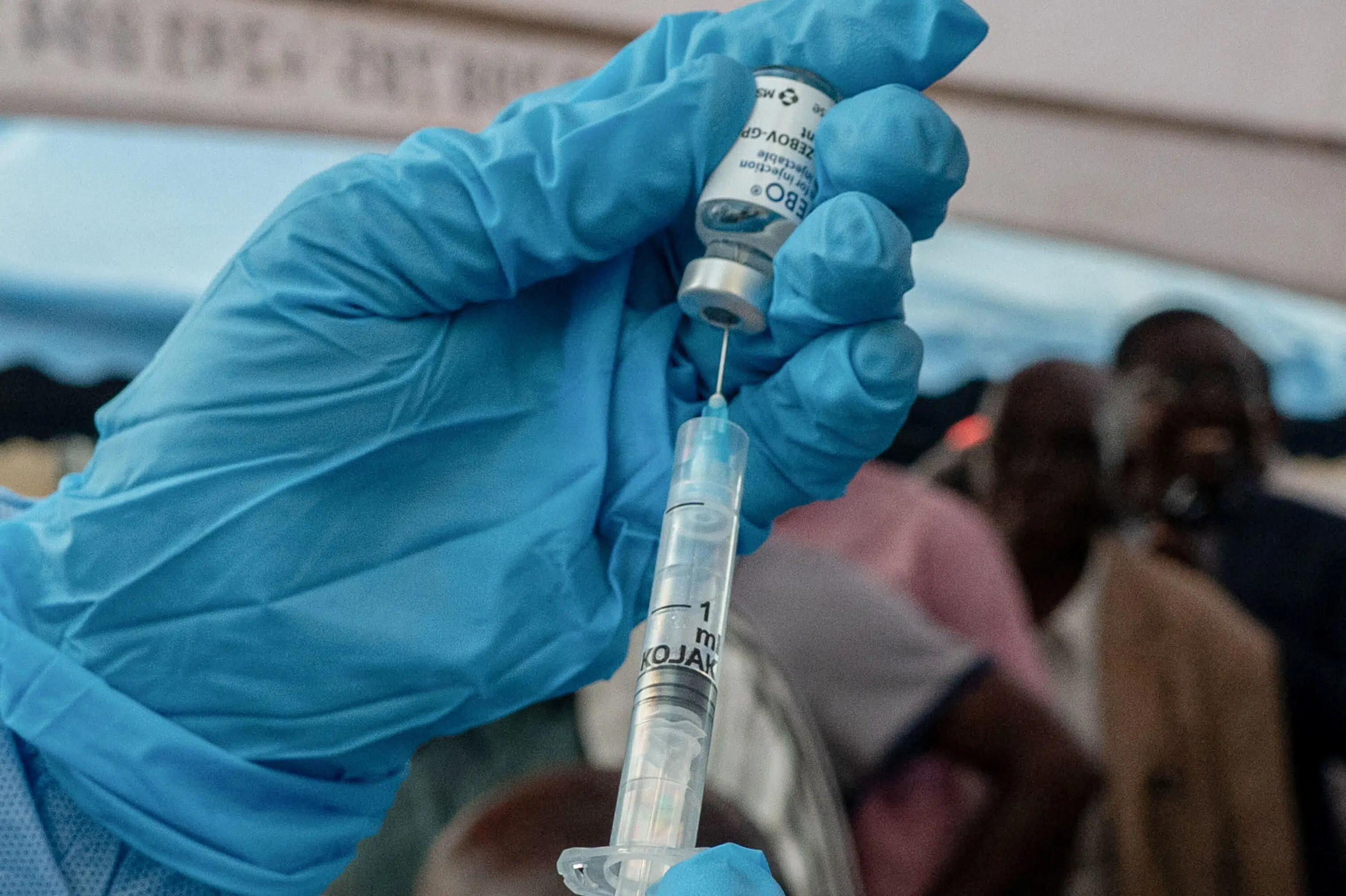 DR Congo indleder vaccineforsøg midt i historisk ebolaudbrud