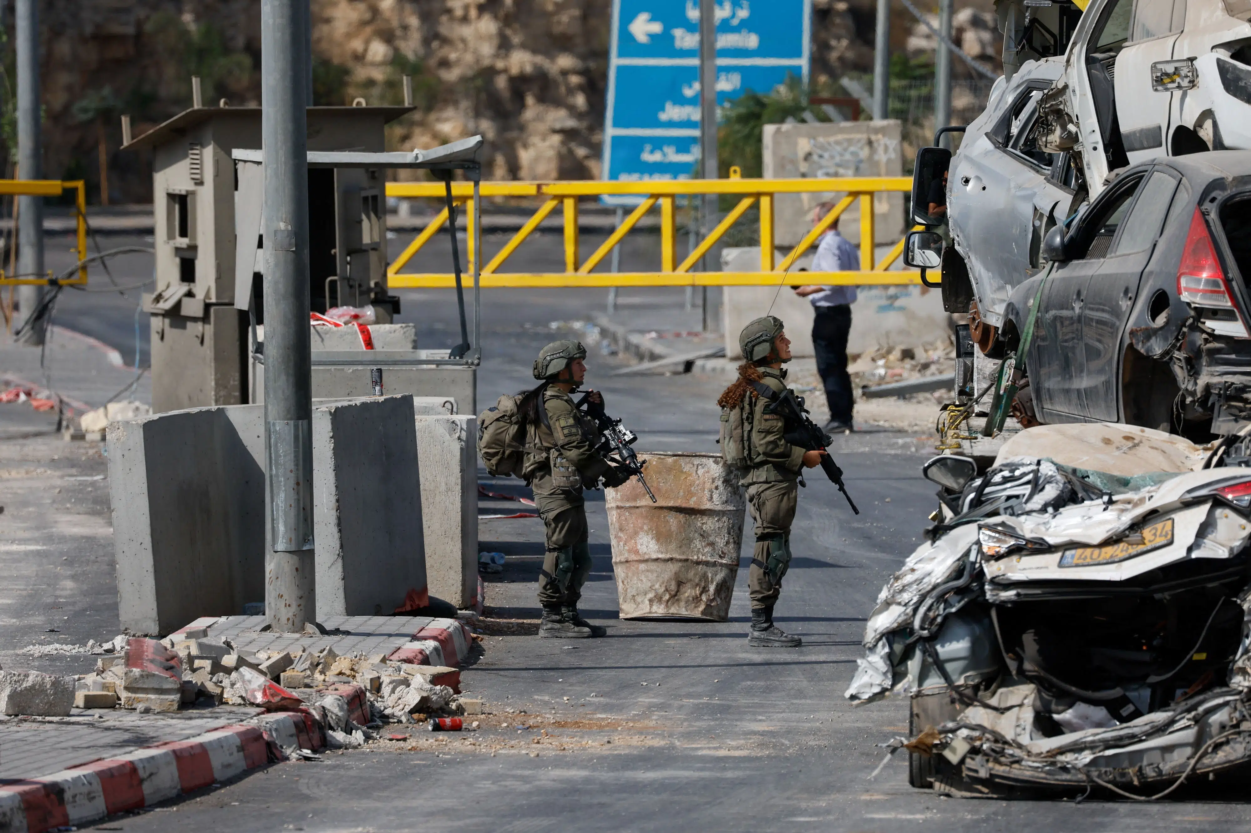 Israelske styrker fordriver hundredvis af familier efter skudepisode