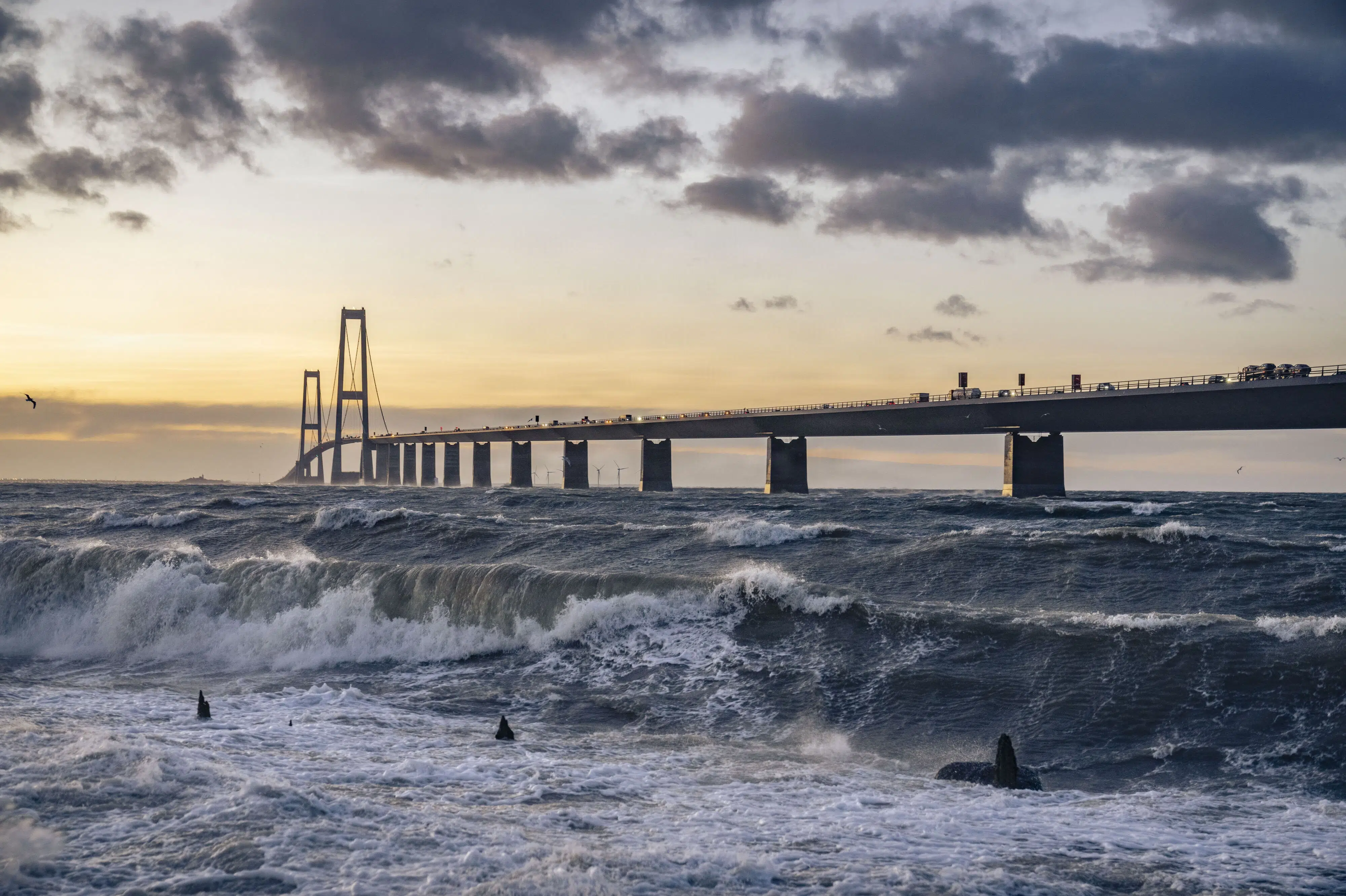 Stormvejr kan lukke Storebæltsbroen i flere timer