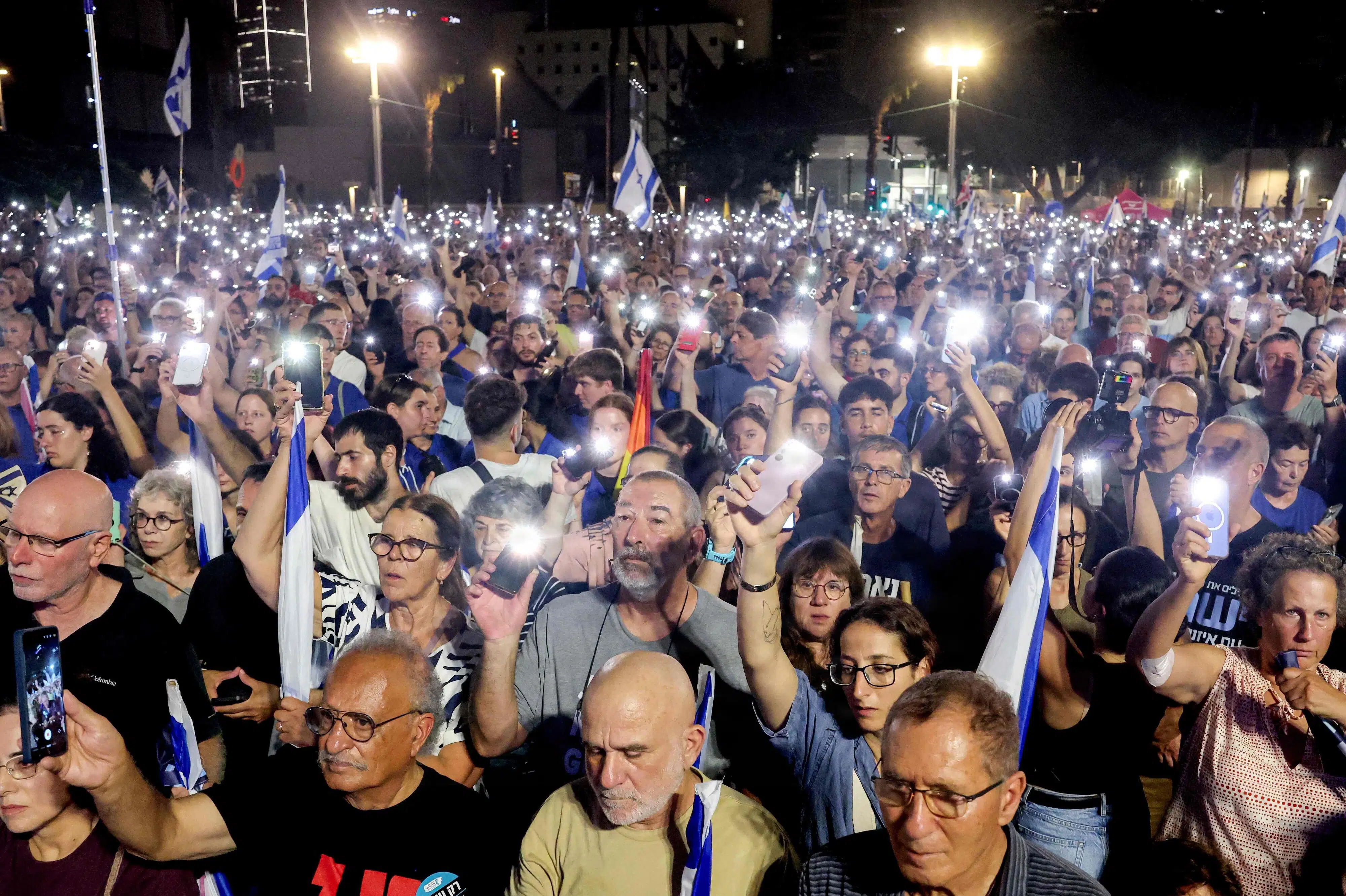 Israelere demonstrerer mod regering tre dage inden valg