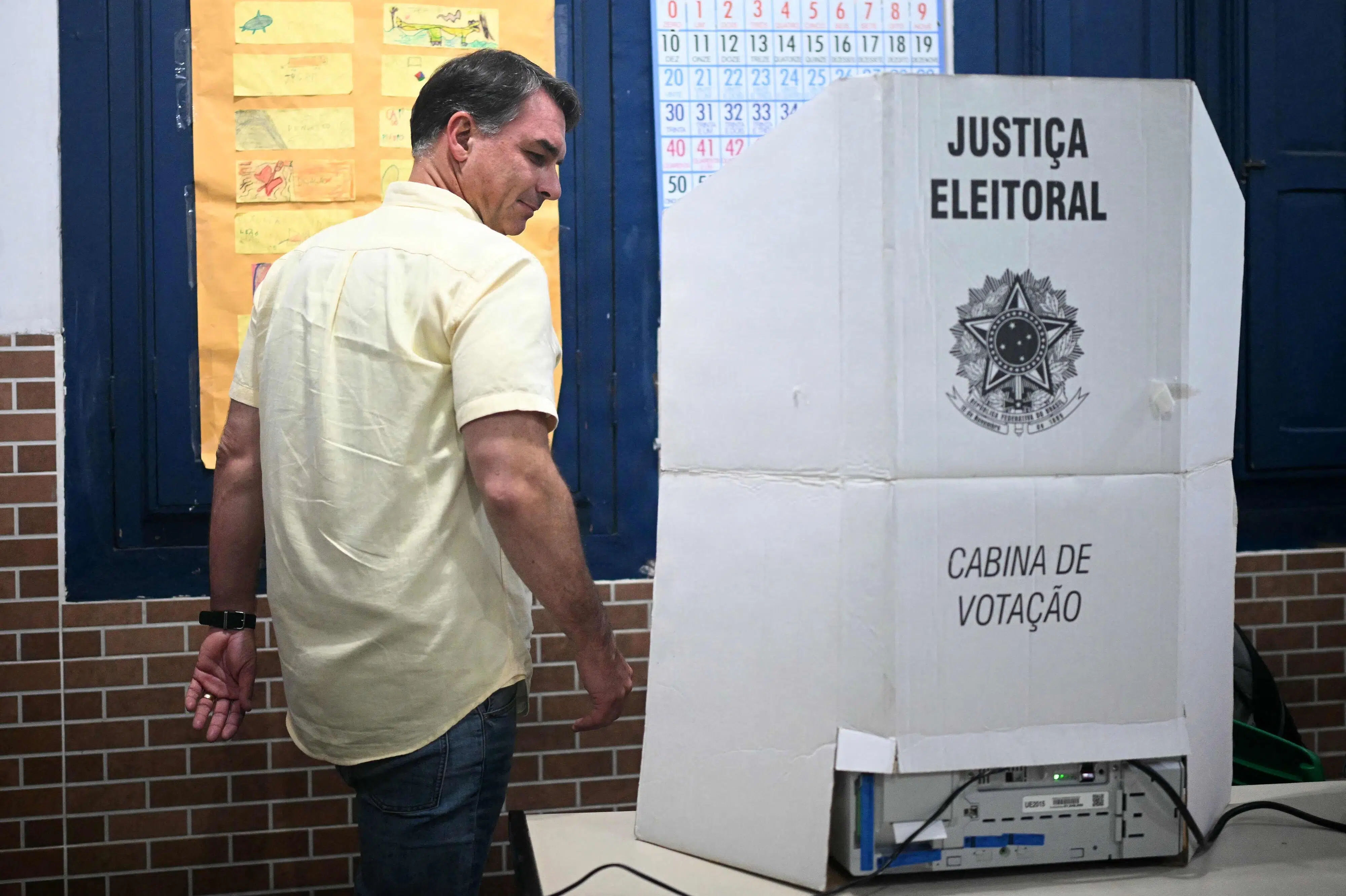 Bolsonaro stemmer ved præsidentvalg og kræver ægte forandring