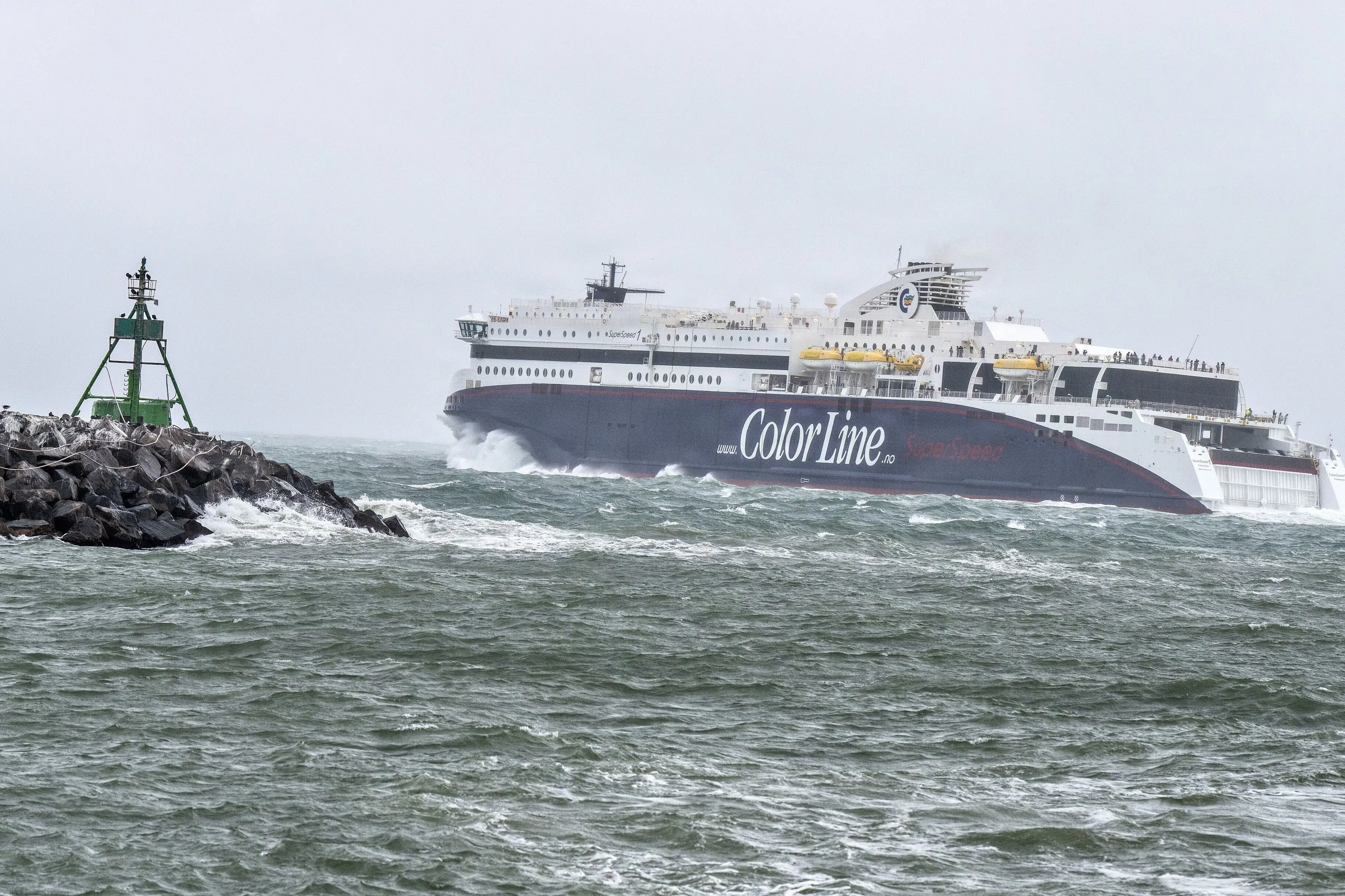 Storm aflyser færger mellem Danmark og Norge