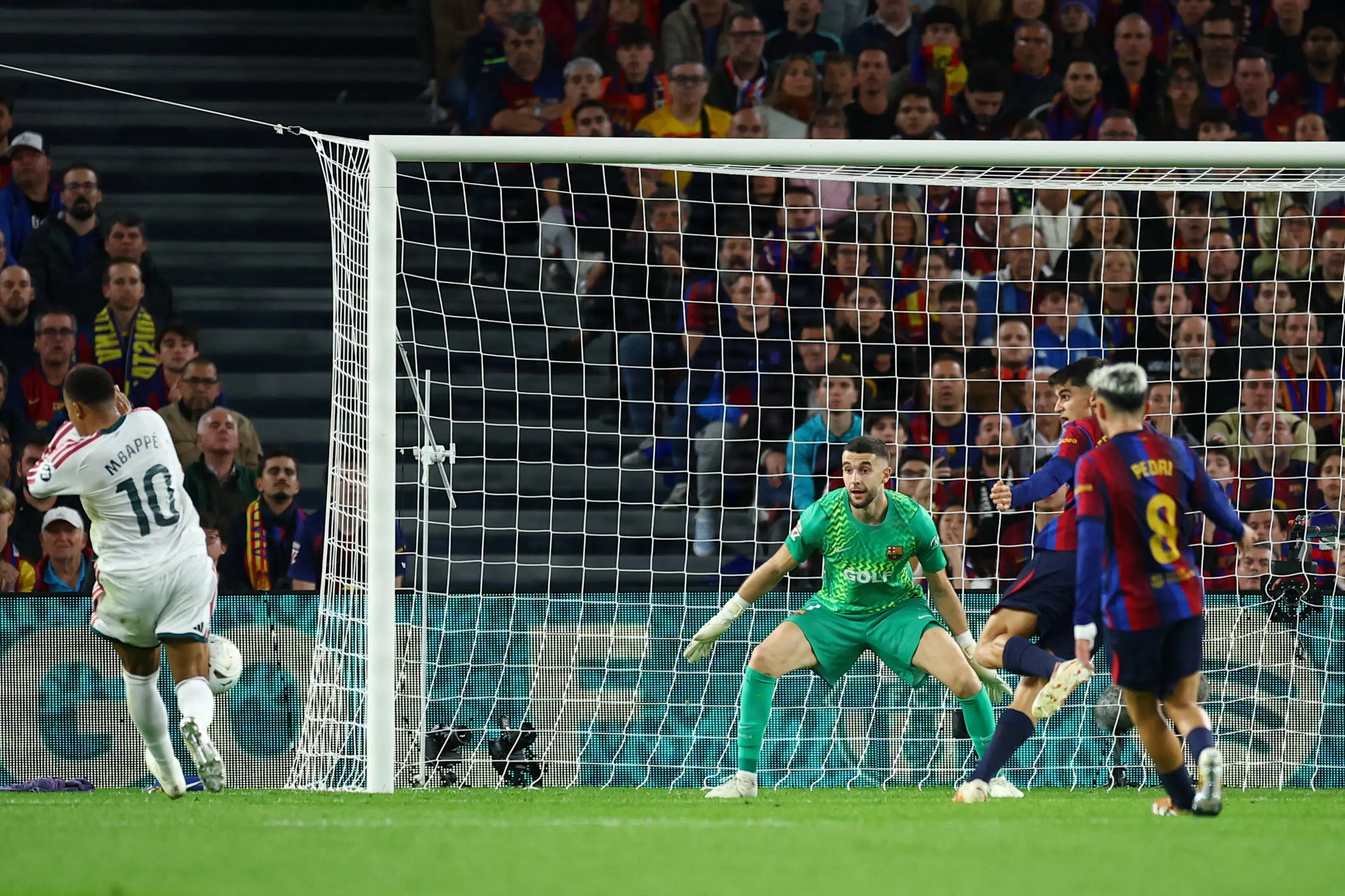 Mbappé sikrer Real Madrid El Clasico-triumf kort før tid