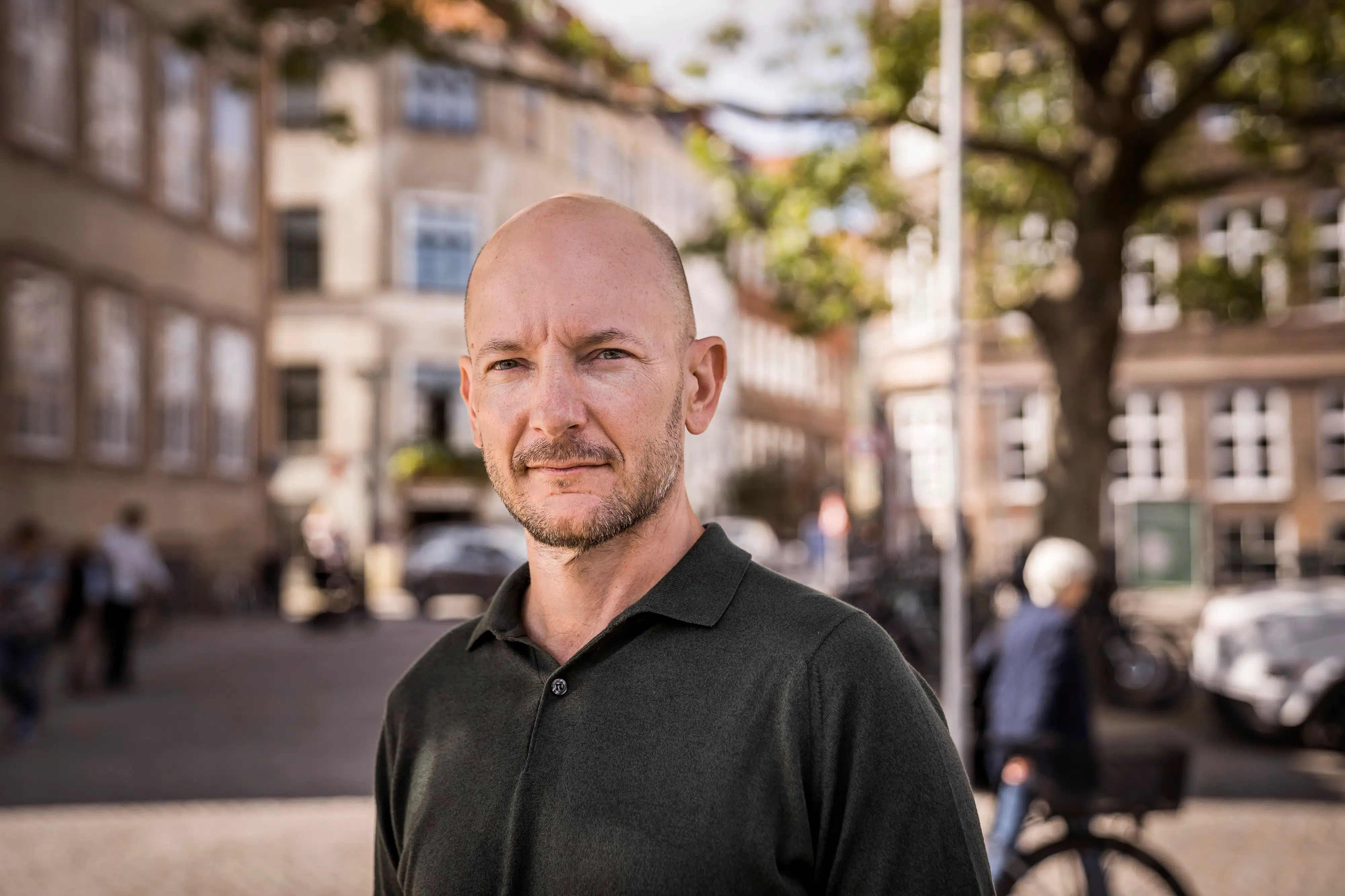 Danske forlag går til kamp for »den menneskeskabte bog« – forbyder ansatte at bruge kunstig intelligens