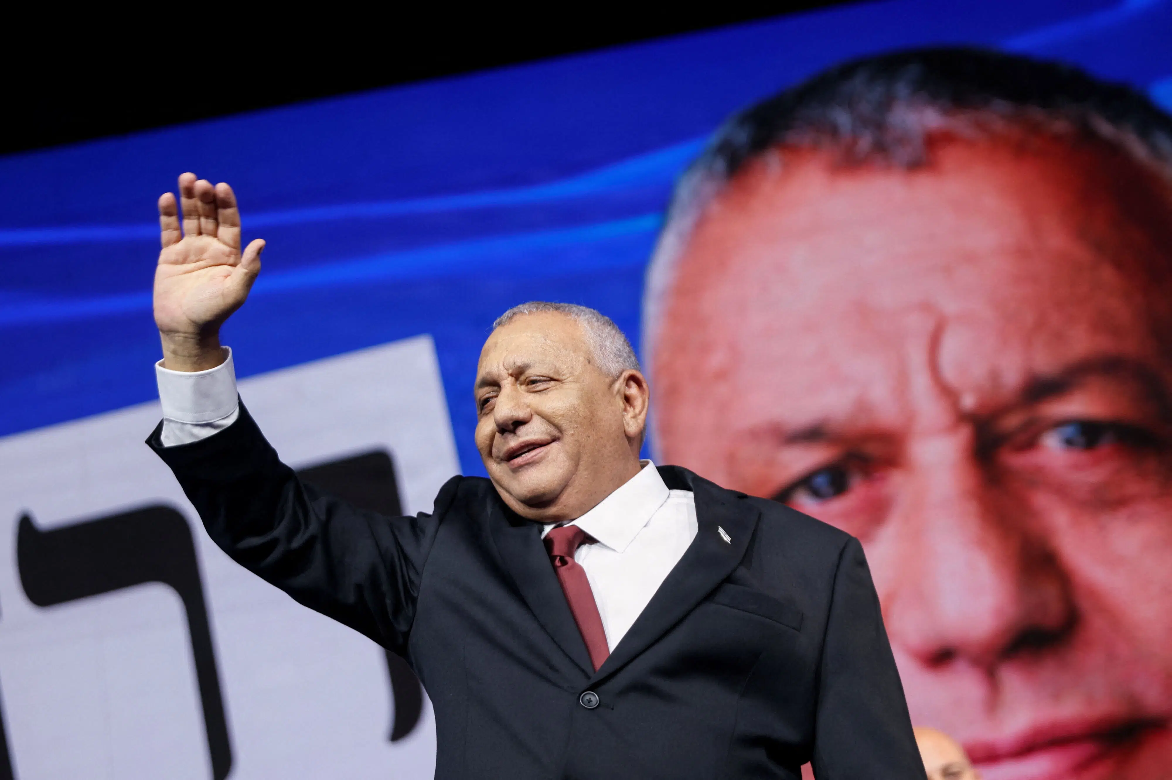 Israelsk oppositionskandidat opfordrer Netanyahu til at træde tilbage