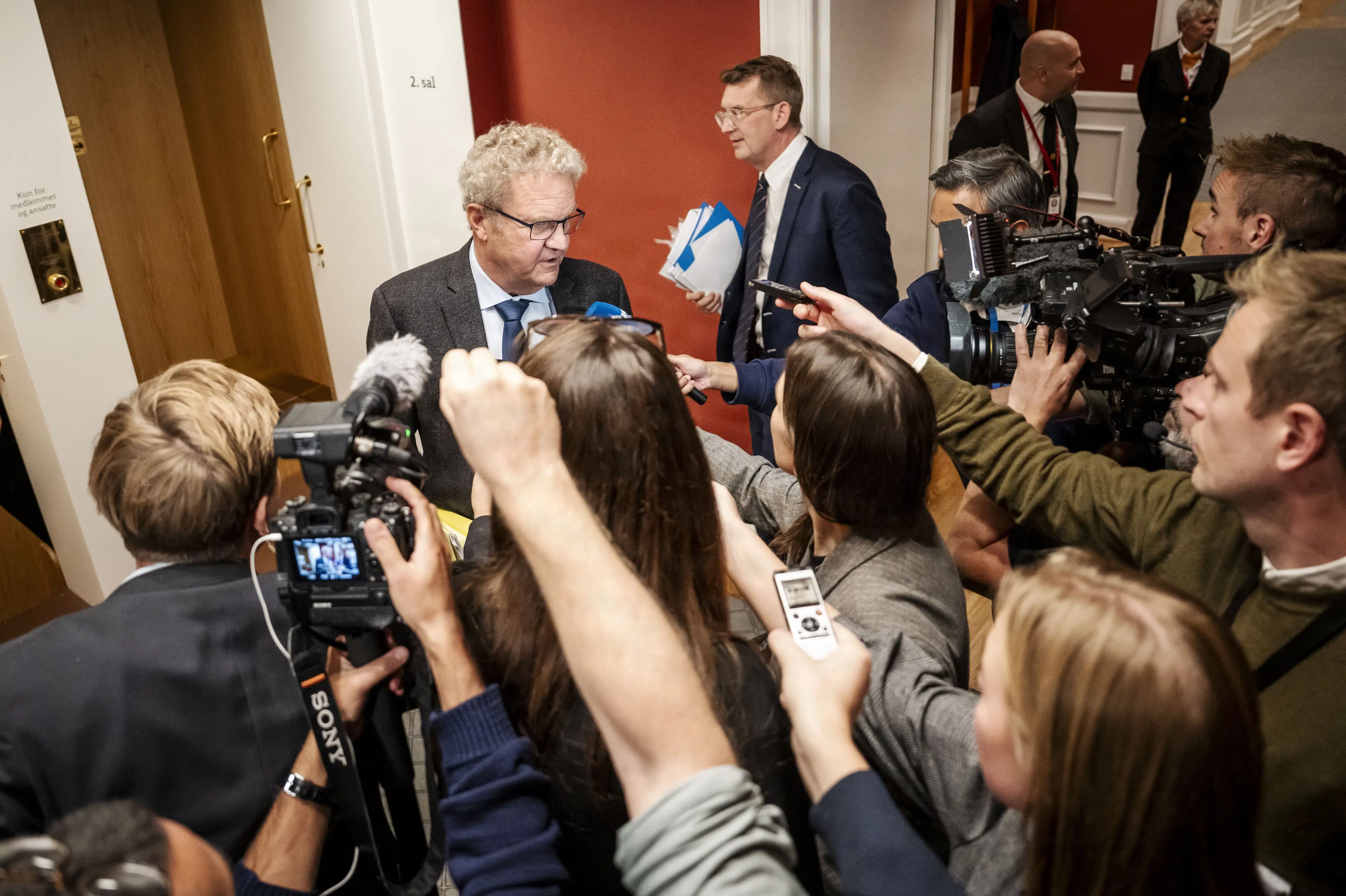 Venstre ser helst Preben Bang Henriksen forlade Folketinget