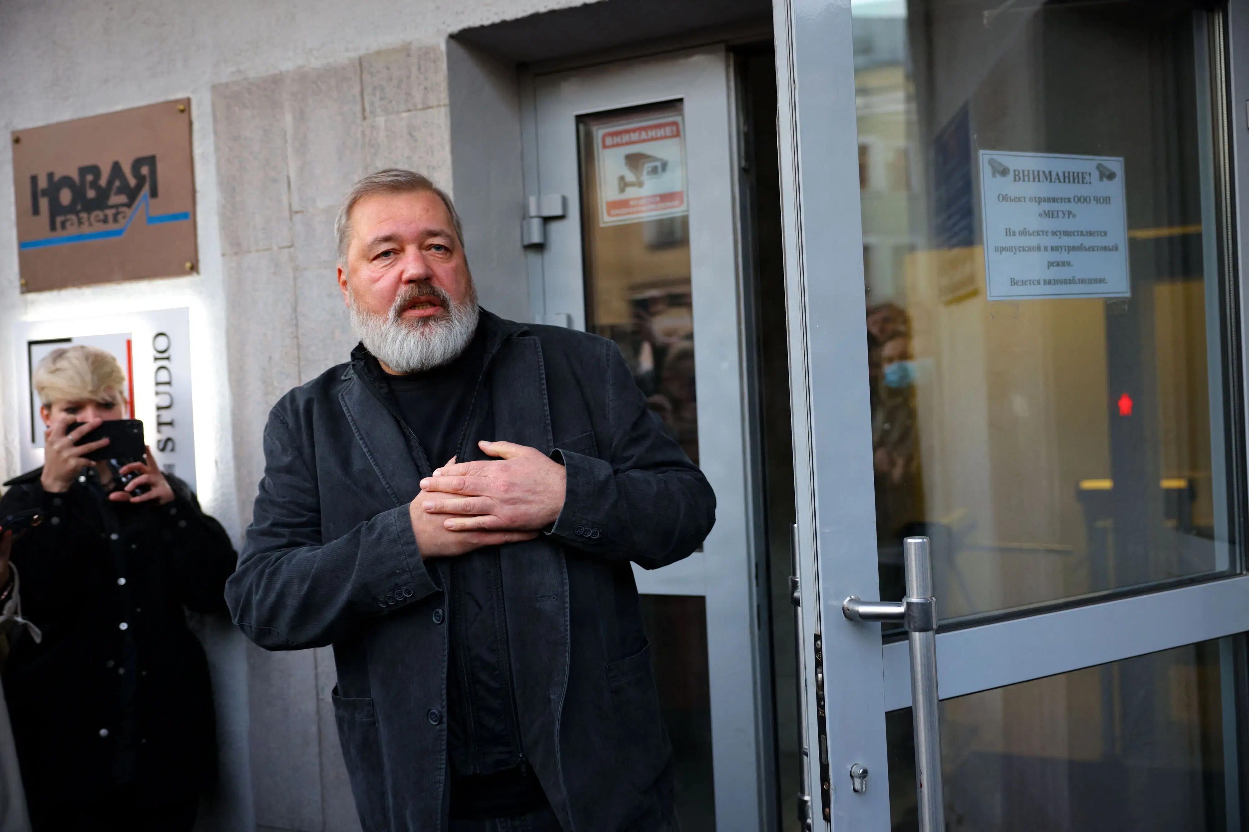 Magtkritisk russisk avis lukker og henviser til pres fra myndigheder