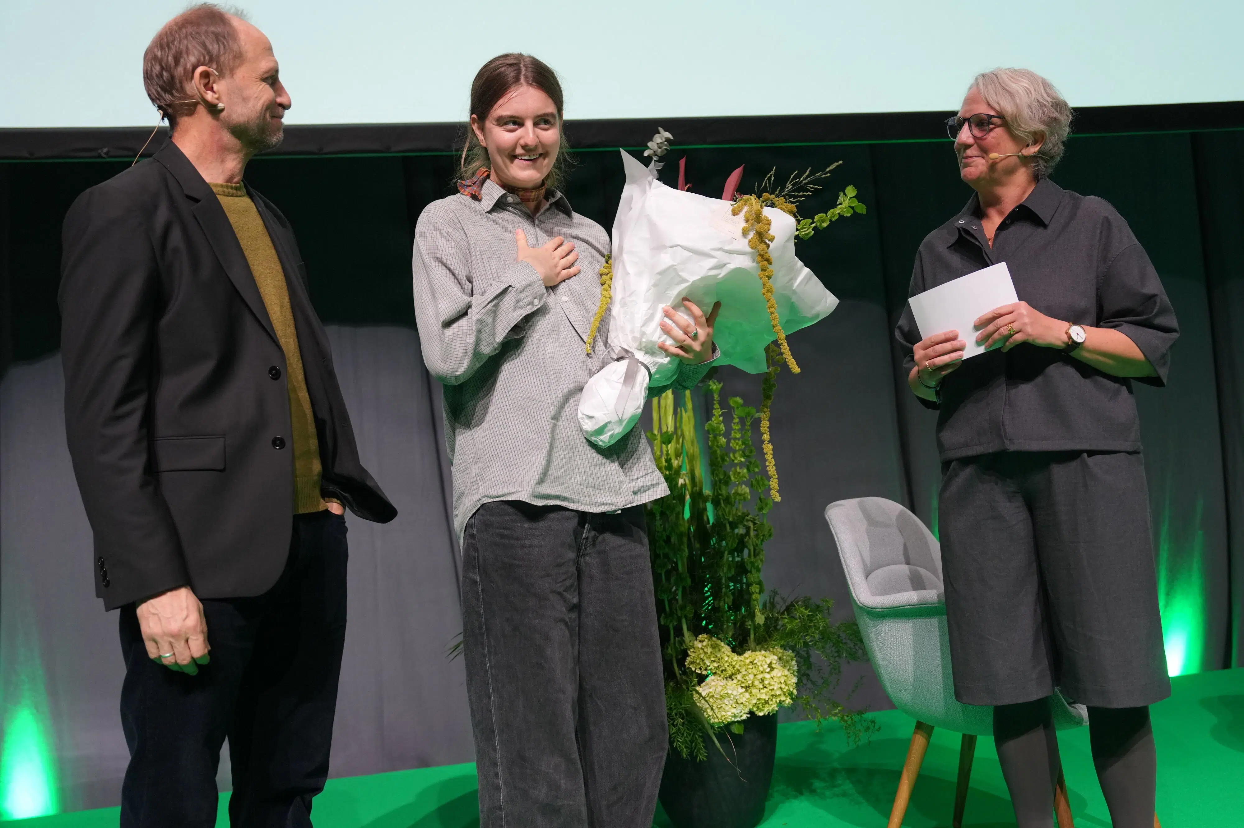 Feline Kamber får pris for debutroman om genfærd og talende katte