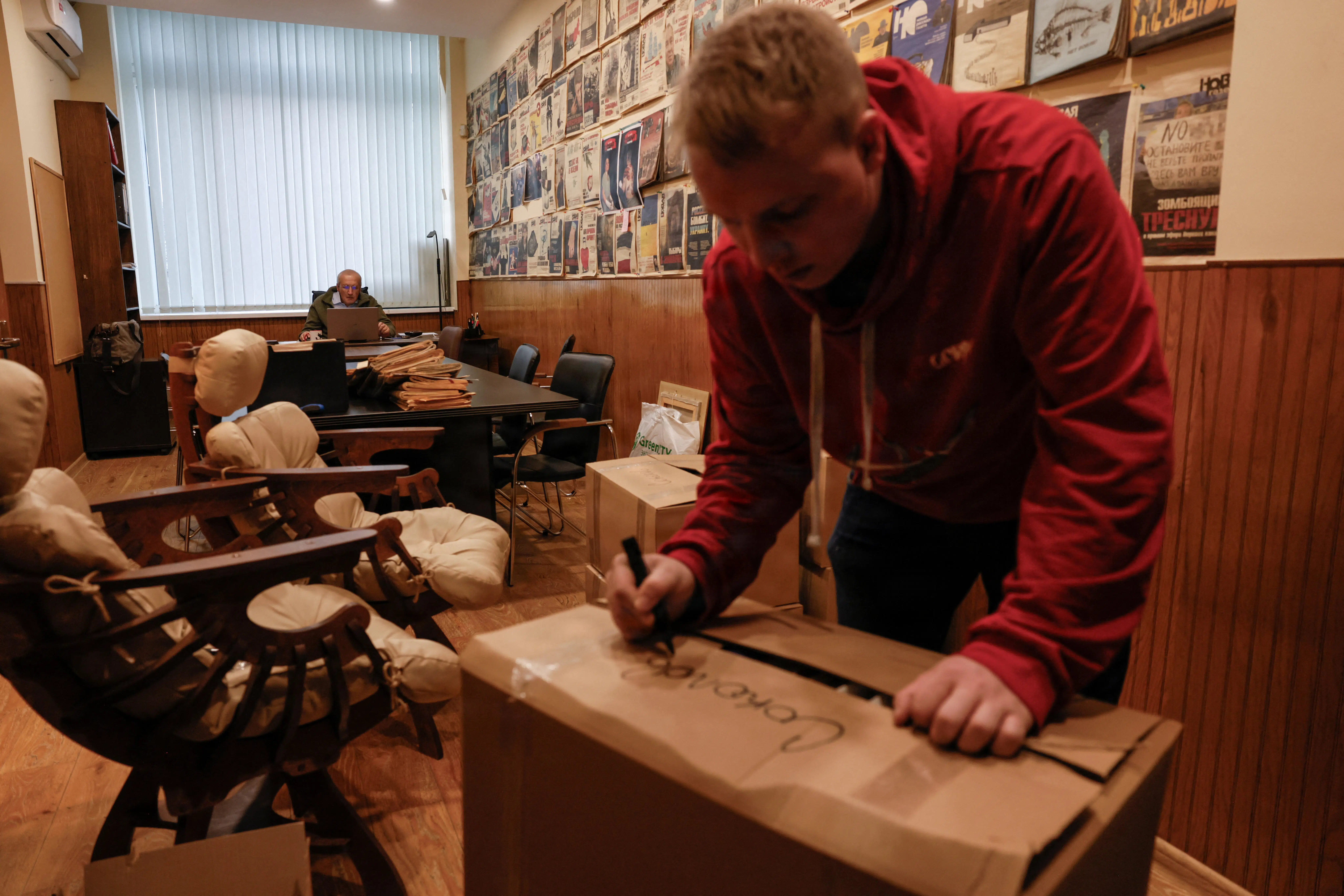 Seks af avisens journalister er blevet dræbt. Nu lukker »Ruslands sidste frie avis«