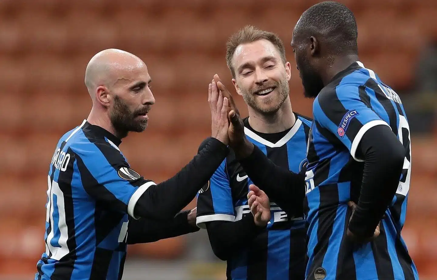 Eriksen jubler med holdkammeraterne Borja Valero og Romelu Lukaku i torsdagens Europa League-kamp.