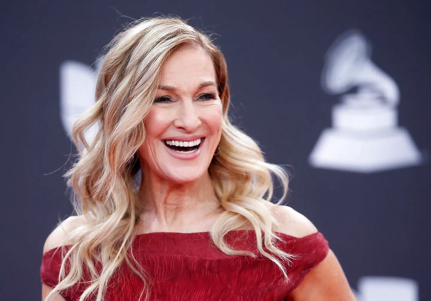 Deborah Dugan har tidligere været direktør i U2-frontmand Bonos velgørenhedsorganisation Red charity samt præsident i Disney Publishing Worldwide.