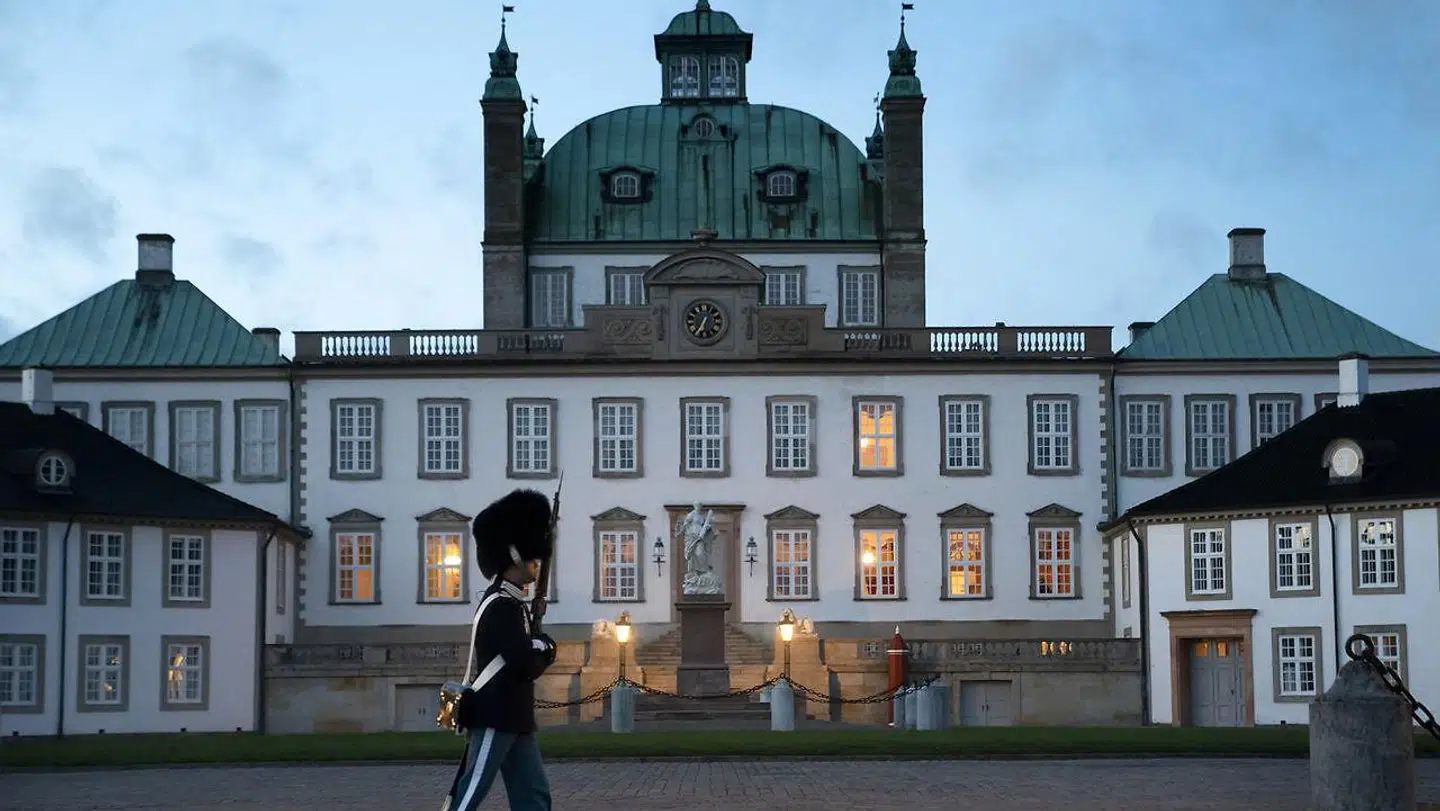 Fredensborg Slot, hvor Dronningen opholder sig.
