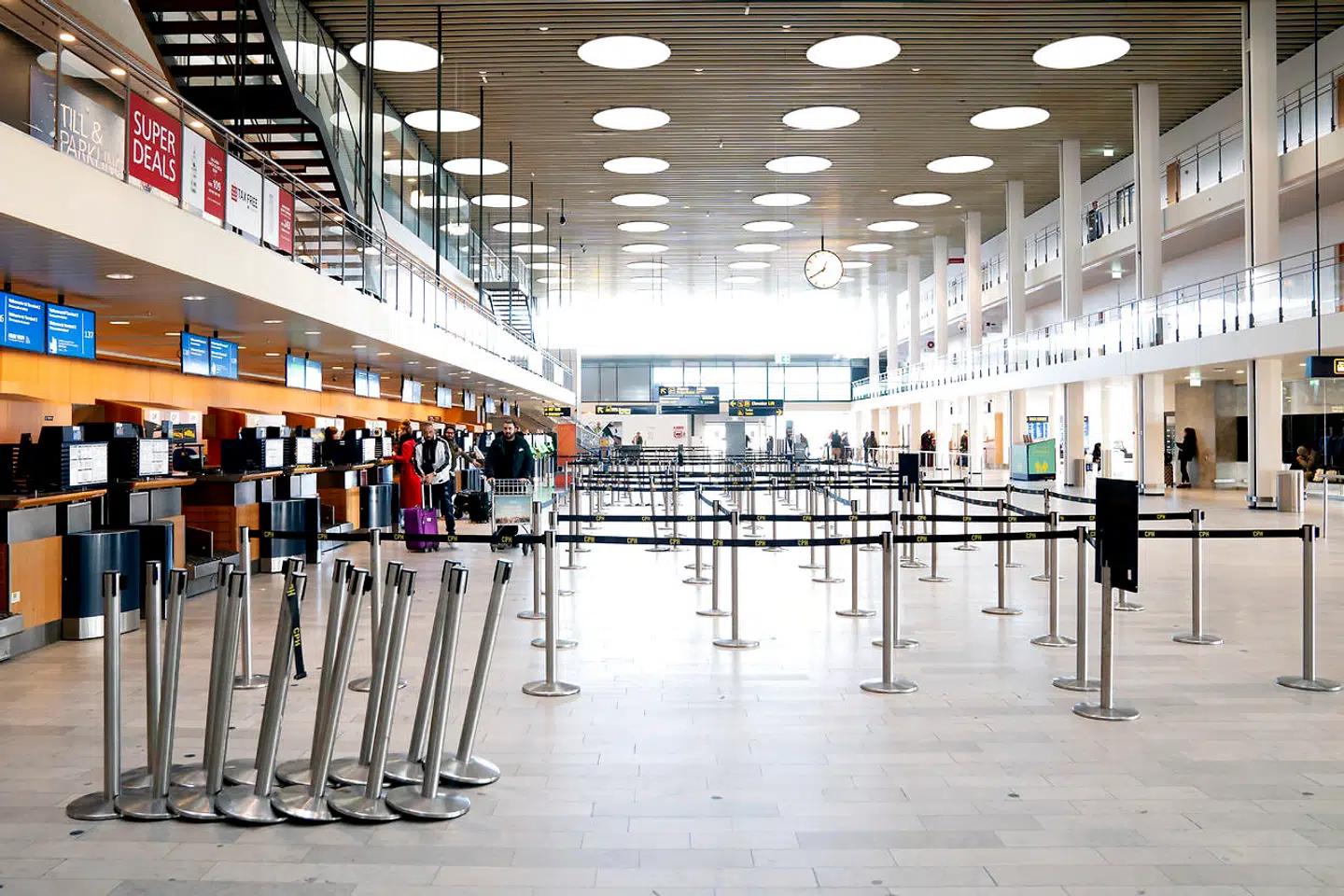 Den normalt travle afgangsterminal var stort set tom for mennesker lørdag formiddag.