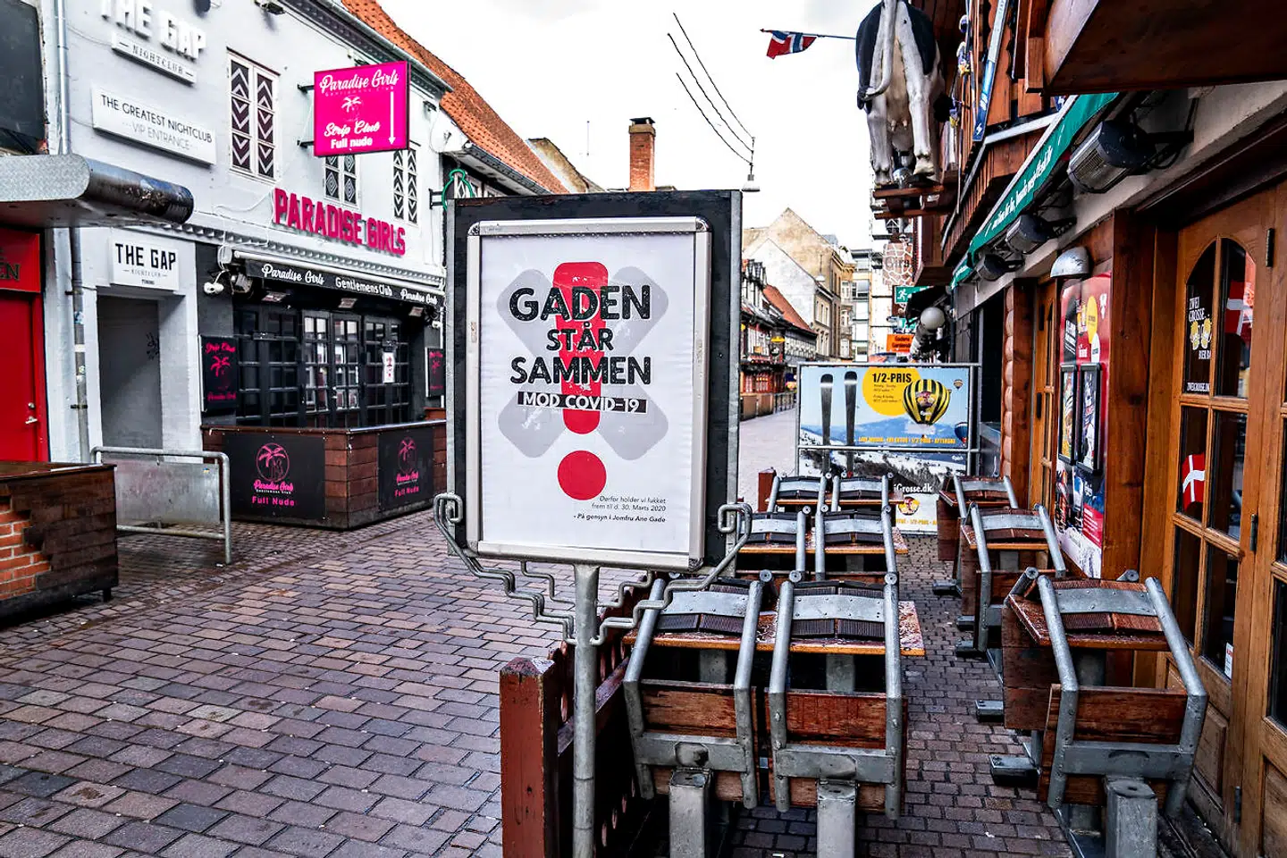 I Aalborg kæmper man sammen mod coronasmitten. Alle gadens restauranter, værtshuse og natklubber holder lukket for at forhindre coronasmitte.
