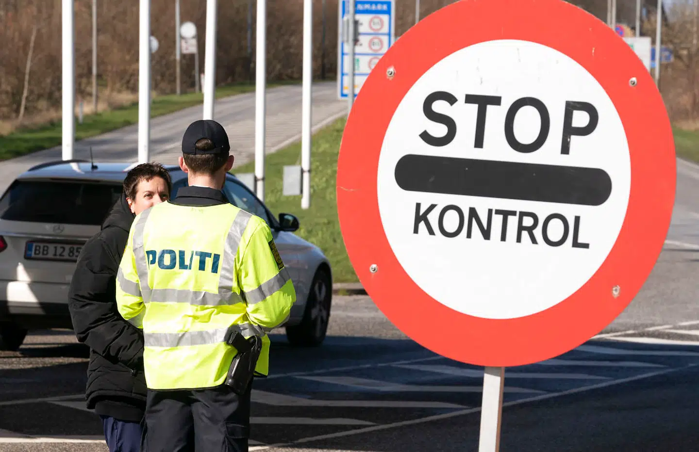Den danske grænse ved Padborg lørdag den 14. marts 2020. Statsministeren meddelte på et pressemøde fredag aften, at alle landets grænser lukker lørdag klokken 12:00 for at forhindre udbredelse af smitte med coronavirus. Grænsekontrollen løber til og med 13. april, og alle udlændinge uden anerkendelsesværdige formål i Danmark vil i den periode blive afvist ved grænsen. (Foto: Claus Fisker/Ritzau Scanpix)