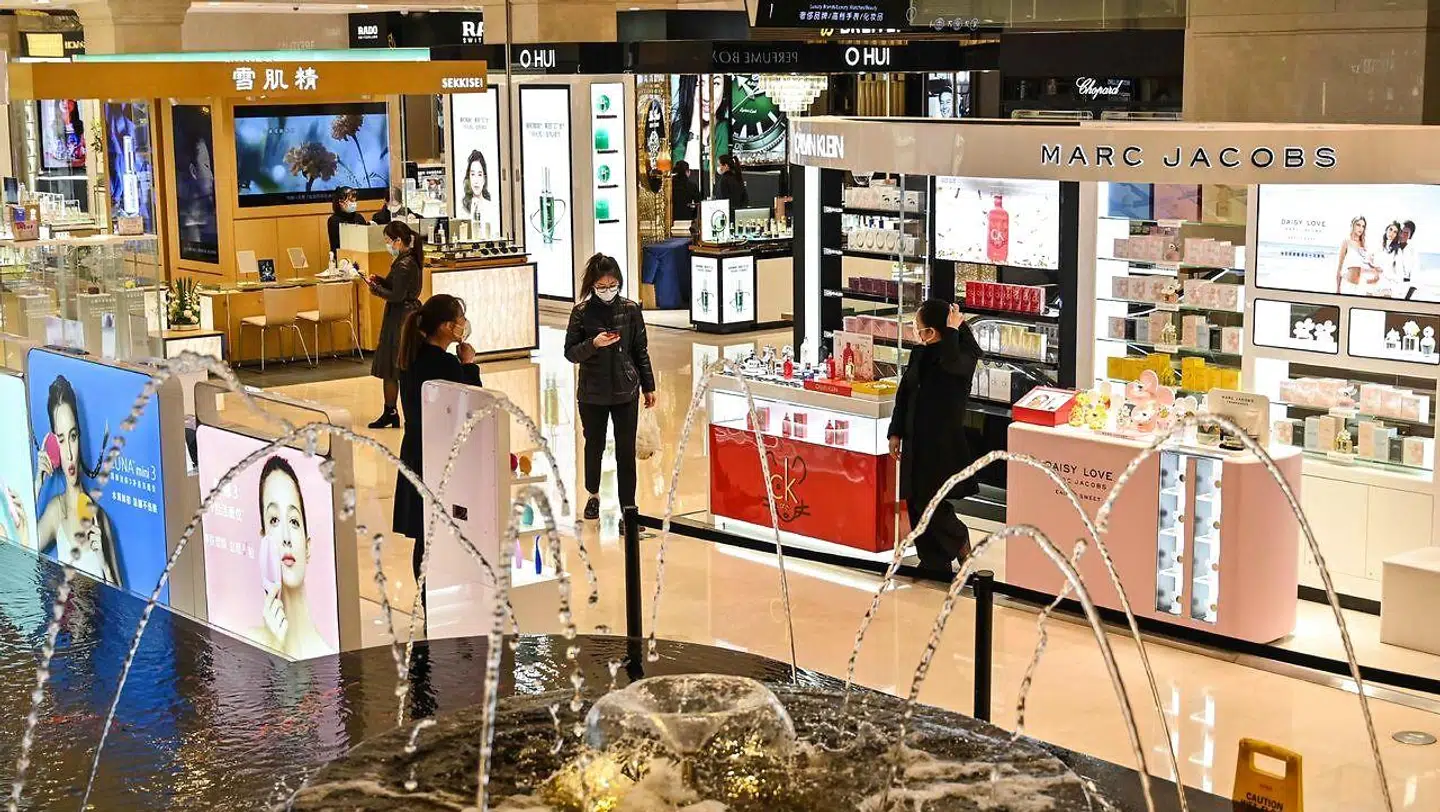 Shoppingcenterne i Kina er fortsat stort set tomme.