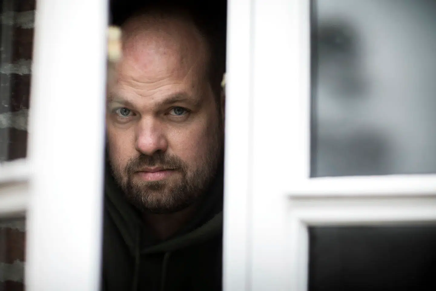 »Jeg har ikke kunnet lave andet end at ligge med voldsom hovedpine og den værste feber. Hovedpinen gennemtærer mig, og jeg har spist alt for mange piller,« siger Mathias Kaastrup.