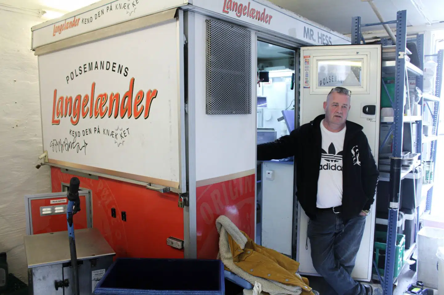 Pølsevognen er kørt i garage. Udgiften til leje af garage skal fortsat betales, men uden indtægter.