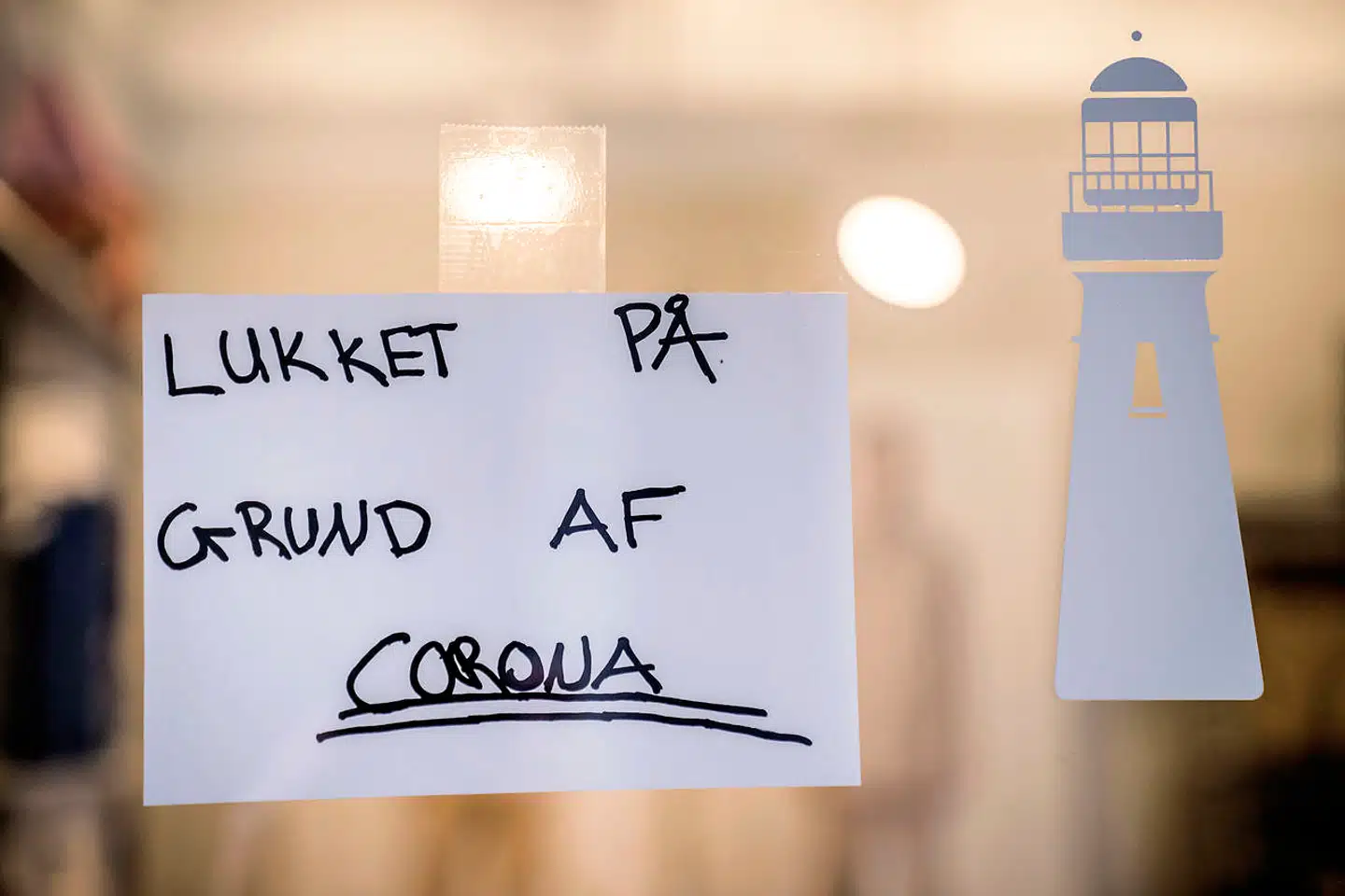 En stribe hjælpepakker er på vej ud fra Slotsholmen til erhvervslivet, men for nogle selvstændige er det allerede for sent. De har drejet nøglen om, endnu inden der er åbnet for ansøgning om kompensation for omsætningstab.