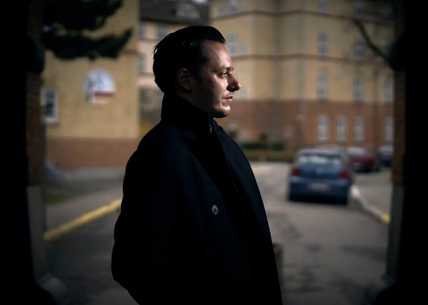 »Jeg isolerer mig derhjemme, når jeg ikke arbejder. Jeg kan ikke være bekendt at gå ud og mødes med venner,« siger Mads Jürgensen.