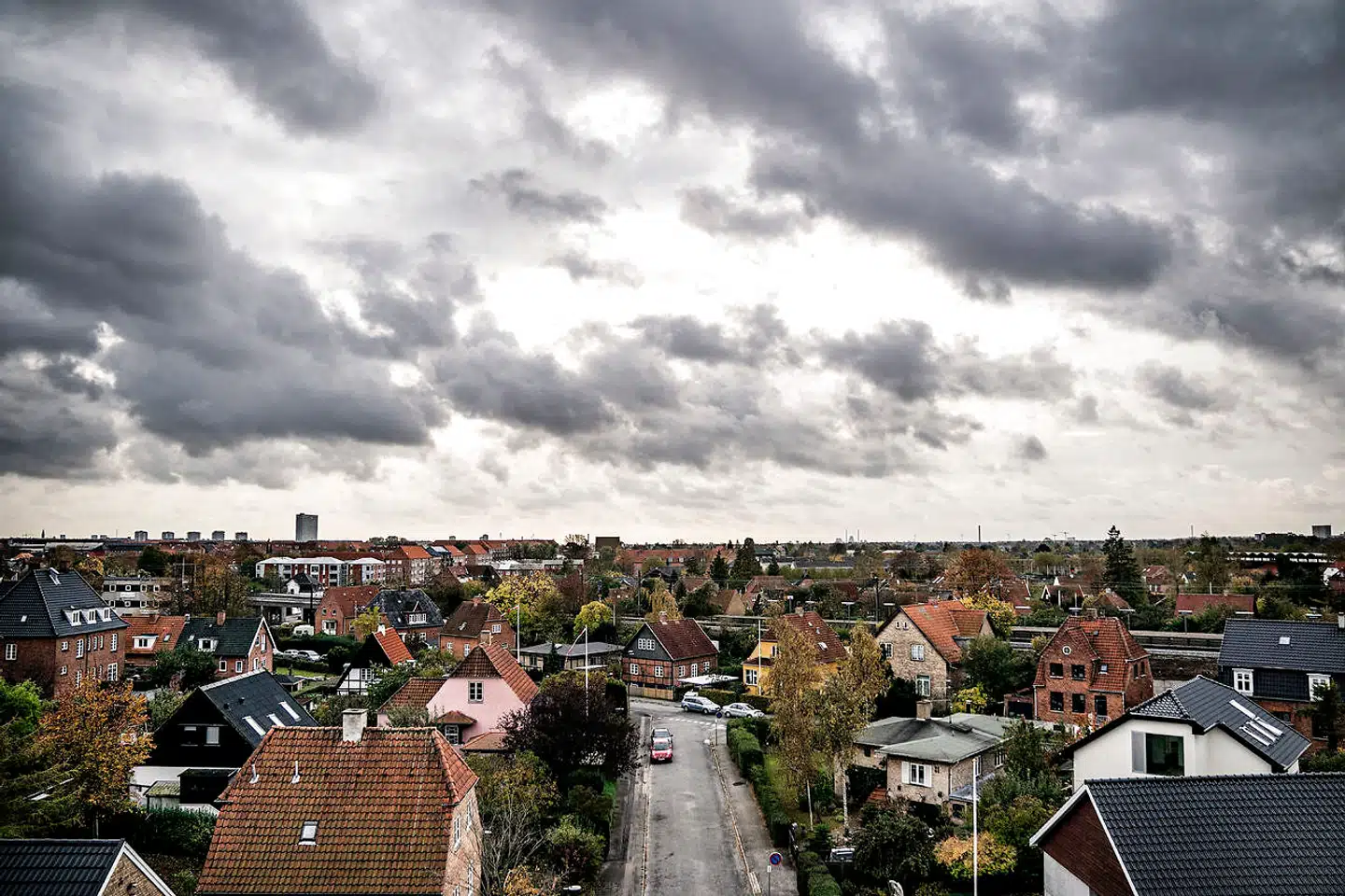 Huse i villakvarter i Brønshøj. Boliger. Udsigt. Ejendomme. Villaer. Bolig. Murstenshus. Oversigtsfoto. Bygning. Bygninger. Hus. Parcelhus. Parcelhuskvarter. Matrikel. Matrikler. Villaområde. Parcelhusområde. Boligkvarter.