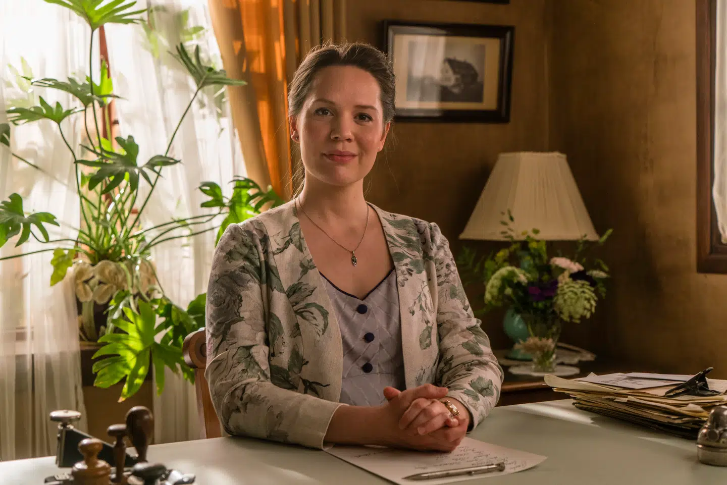 Amalie Dollerup som Amanda i sæson 7 af 'Badehotellet', hvor hun har kæmpet sig op som bestyrer.